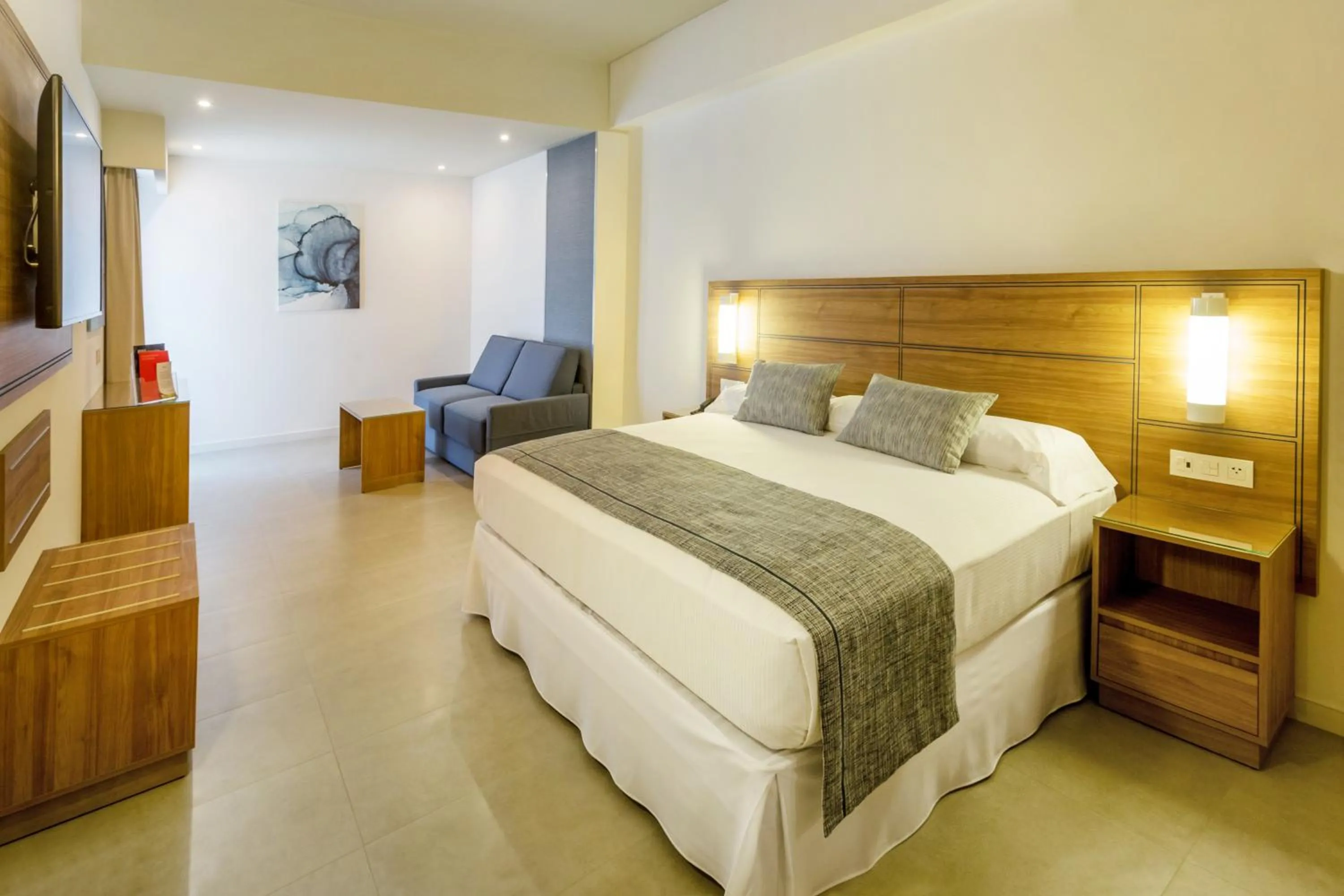 Photo of the whole room, Bed in Riu Emerald Bay - All Inclusive