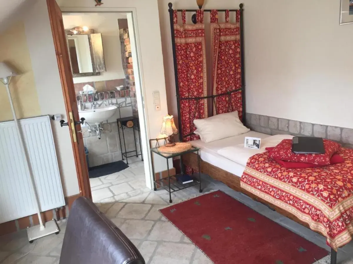 Single Room - single occupancy in Domizil Hotel Düren "Kastanienhof" Single Room - single occupancy in Domizil Hotel Düren "Kastanienhof"