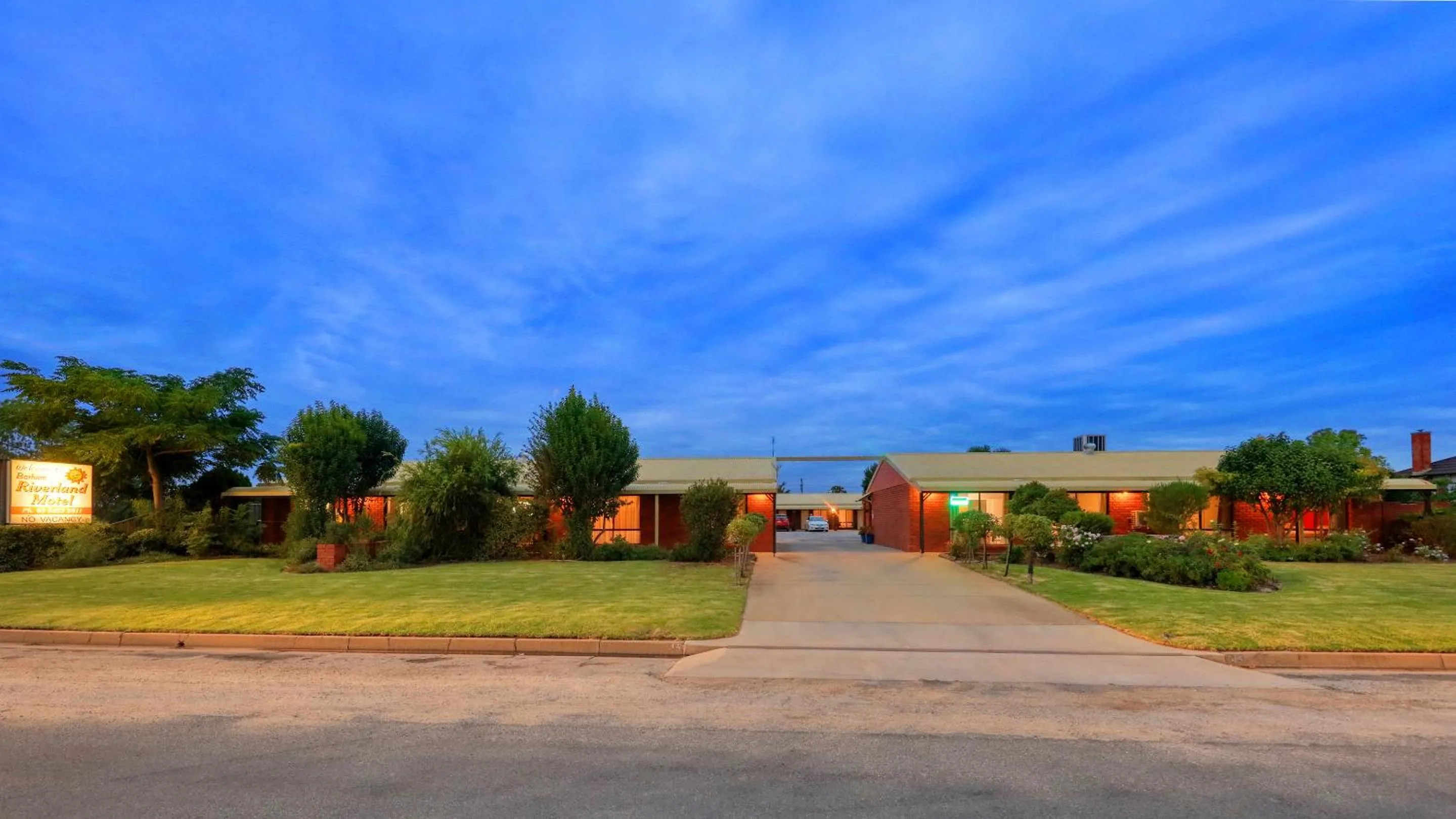 Property building in Barham Riverland Motel
