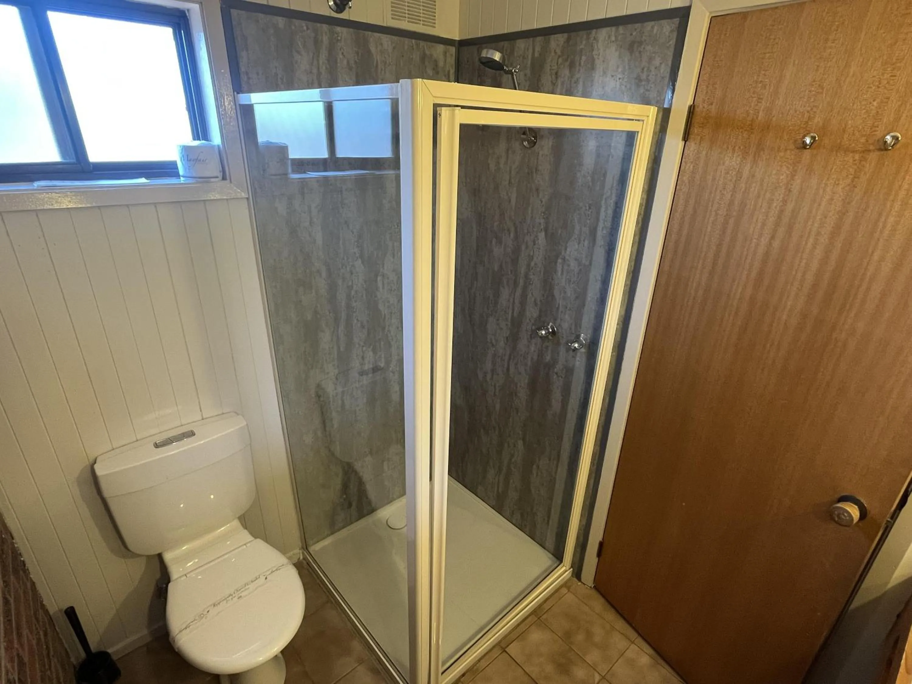 Shower in Barham Riverland Motel