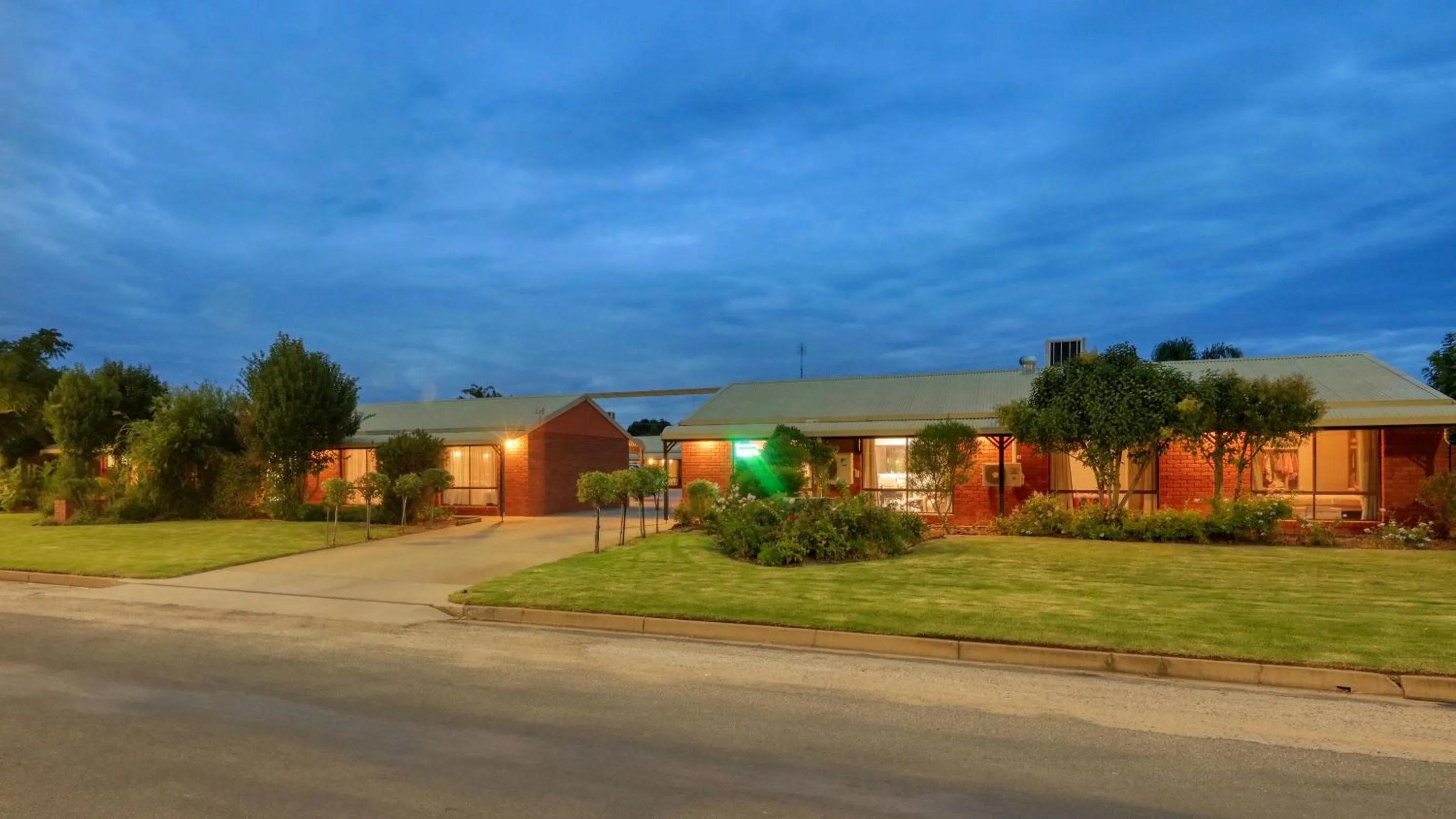 Property building in Barham Riverland Motel