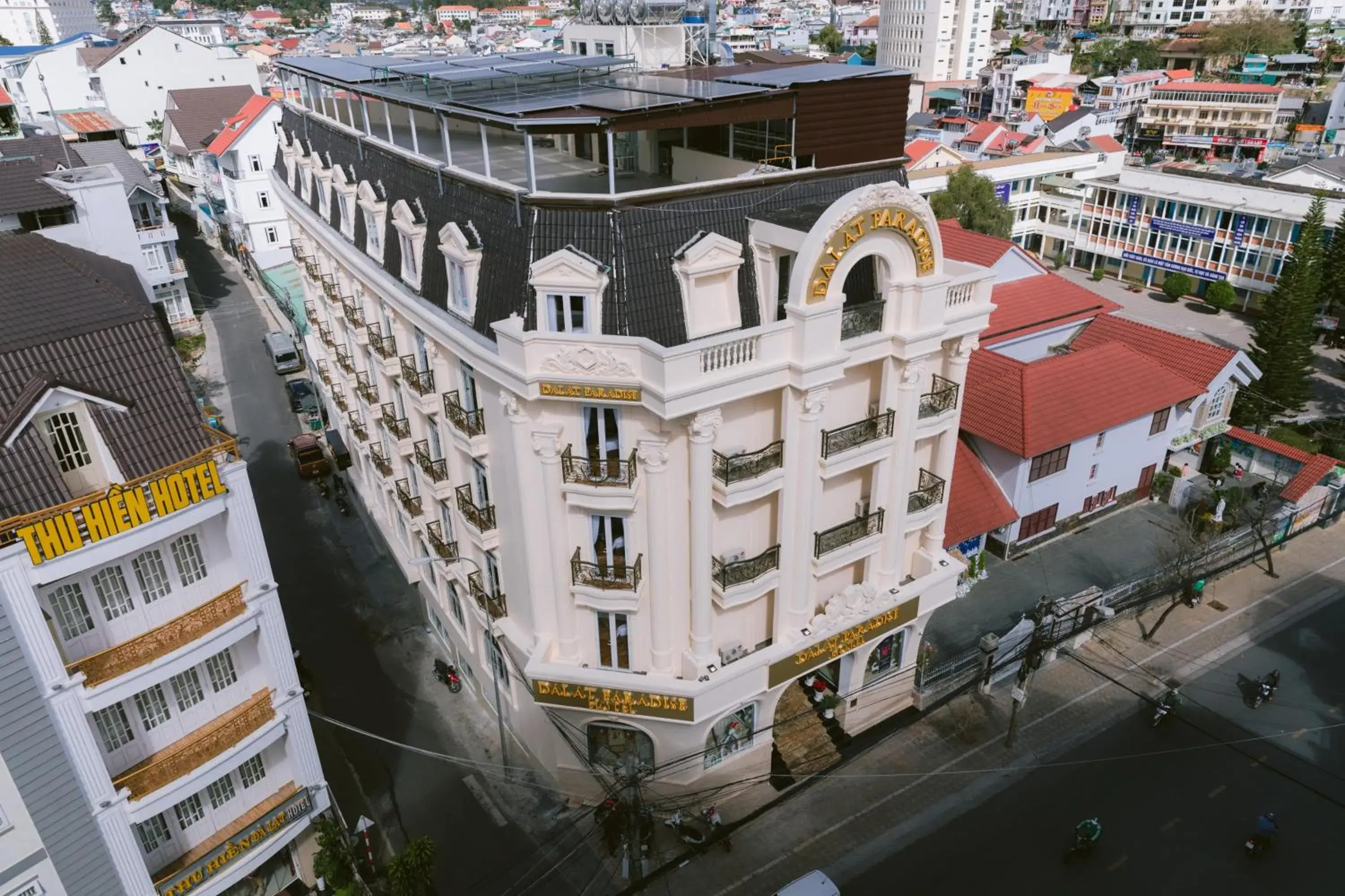 Property building in Dalat Paradise Hotel Property building in Dalat Paradise Hotel
