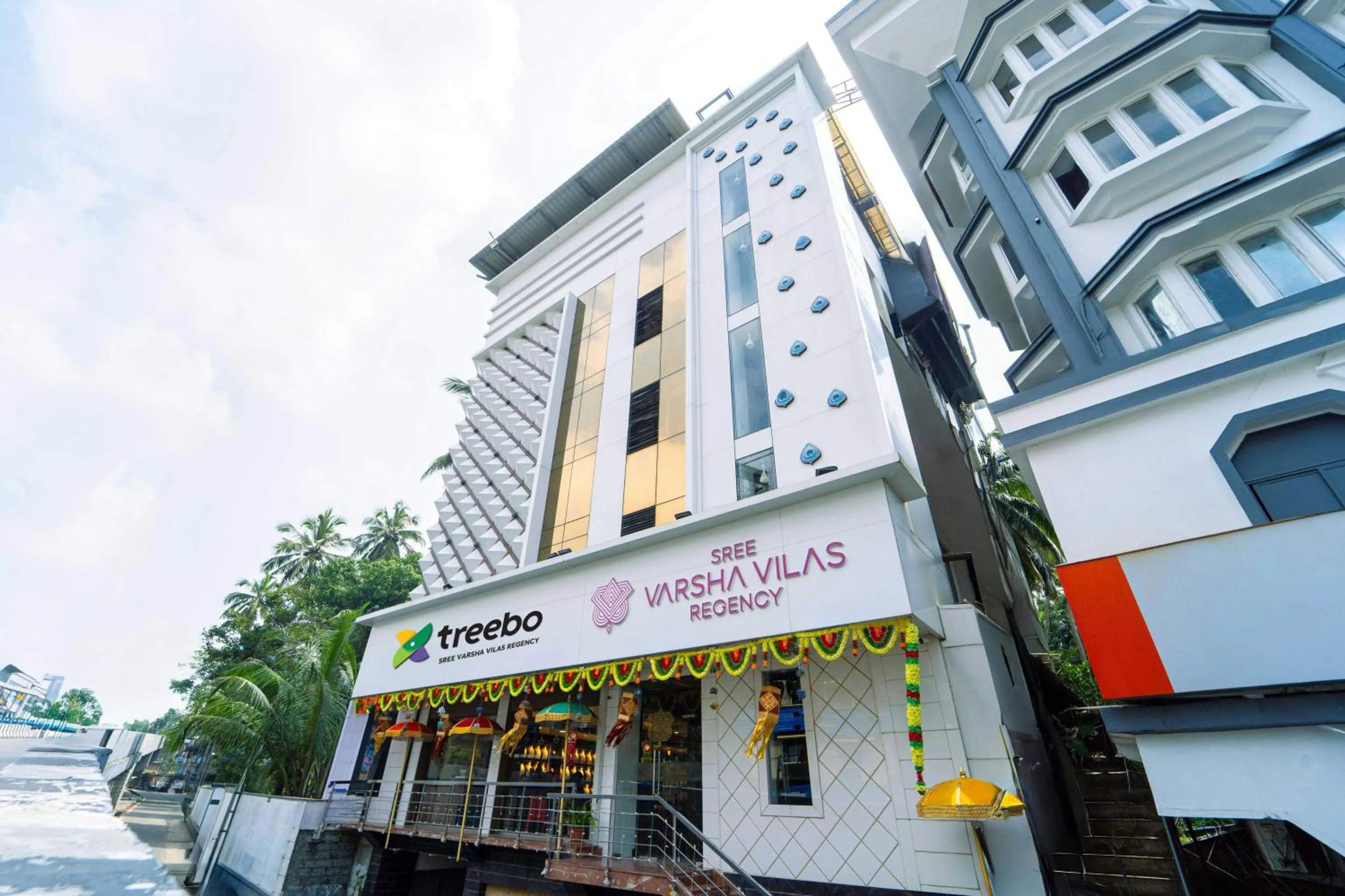 Property building in Treebo Sree Varshavilas Regency, 500 Mtrs From Guruvayoor Temple