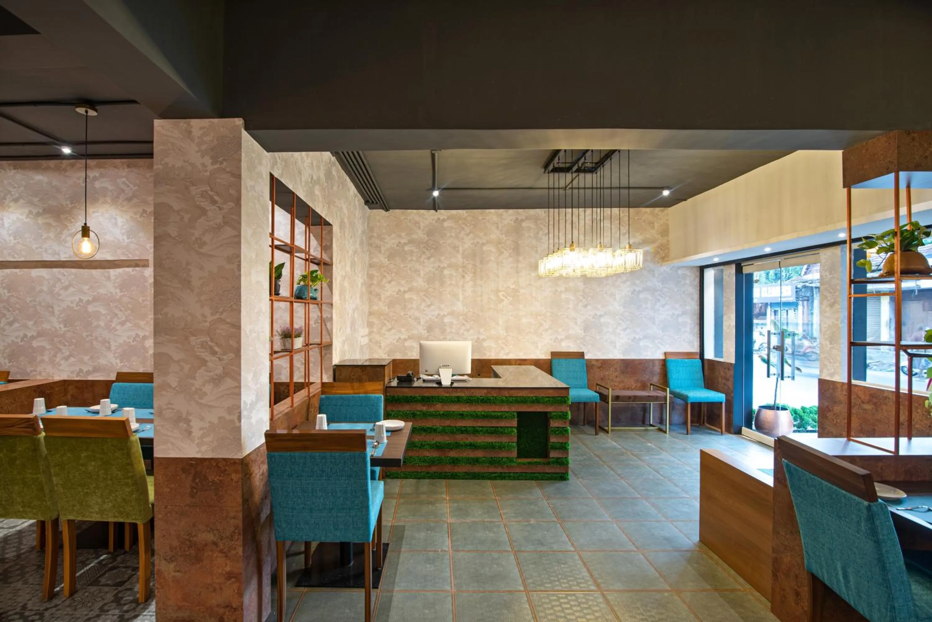 Restaurant/places to eat in Time Square Boutique Hotel & Spa