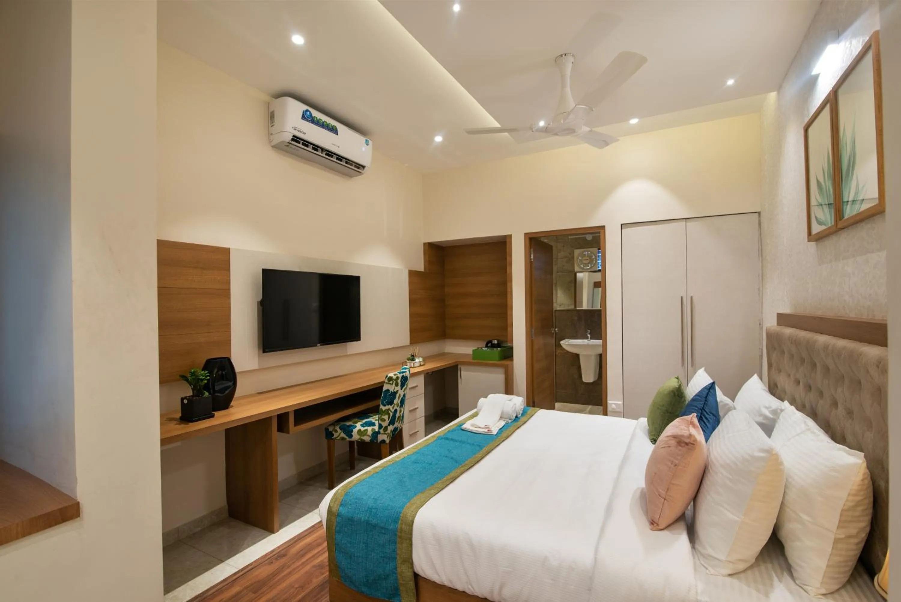 Photo of the whole room, Bed in Time Square Boutique Hotel & Spa