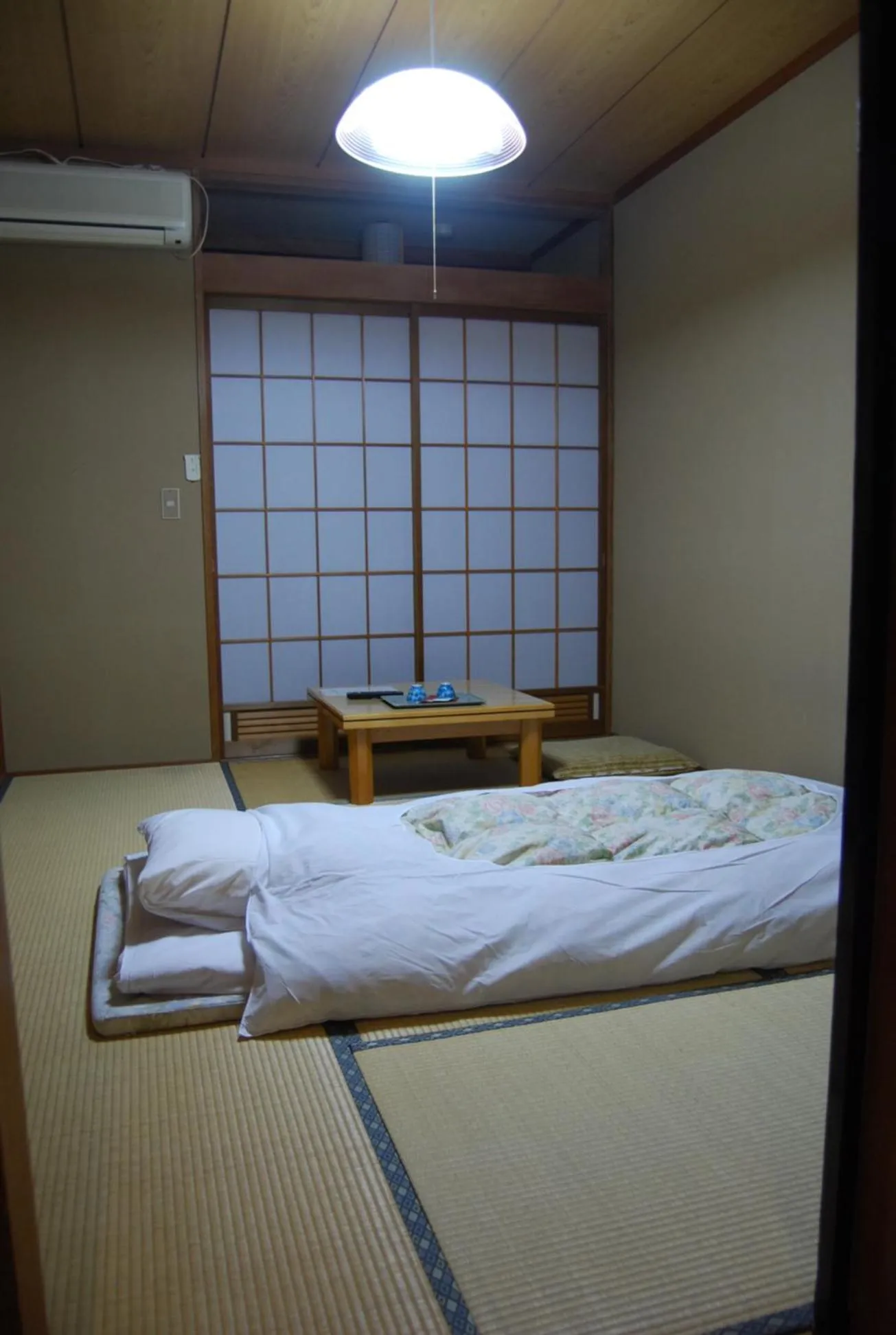 Photo of the whole room, Bed in Ougiya Ryokan
