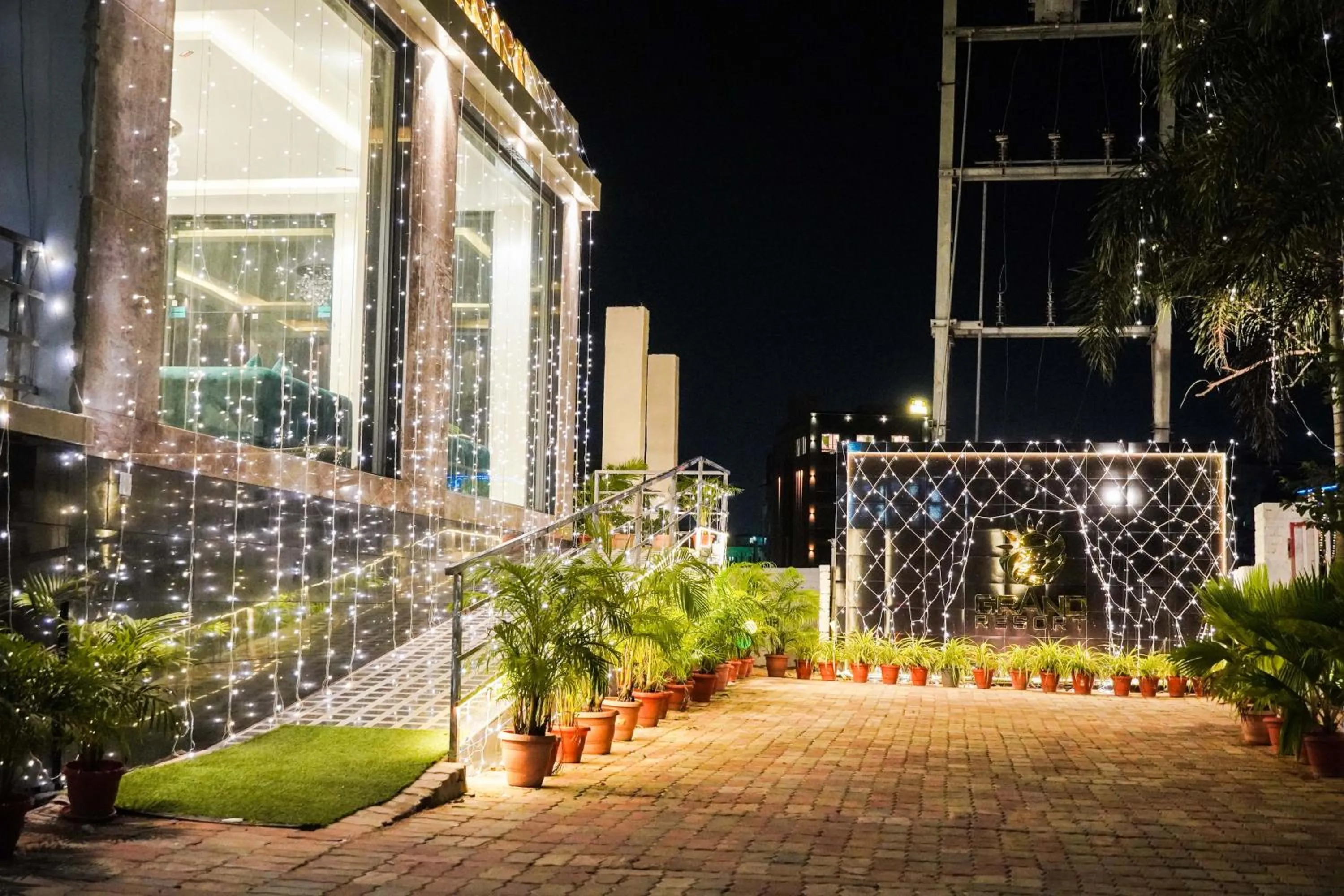 Facade/entrance in Grand Resort