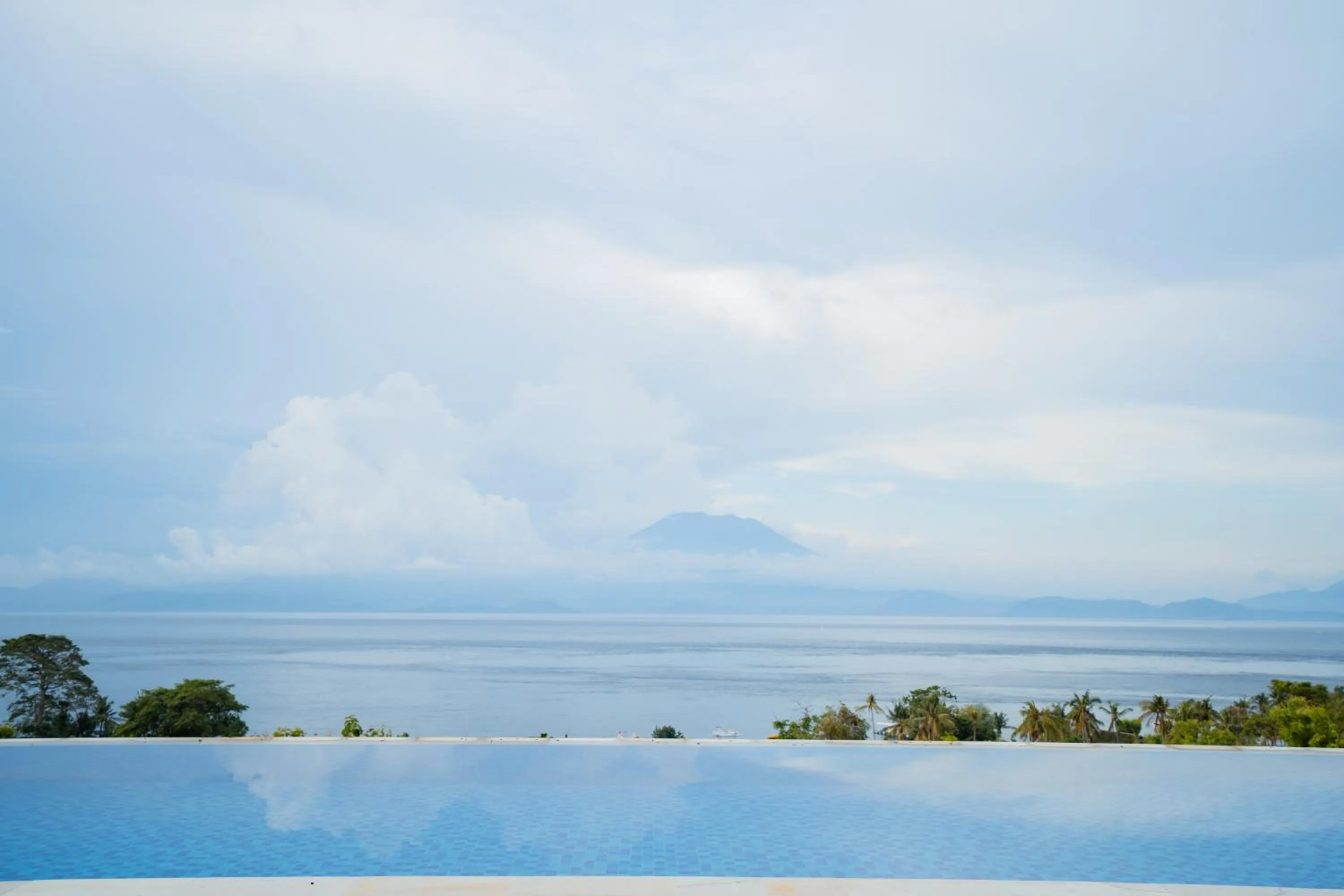 Swimming pool in Gara Gara Sea View