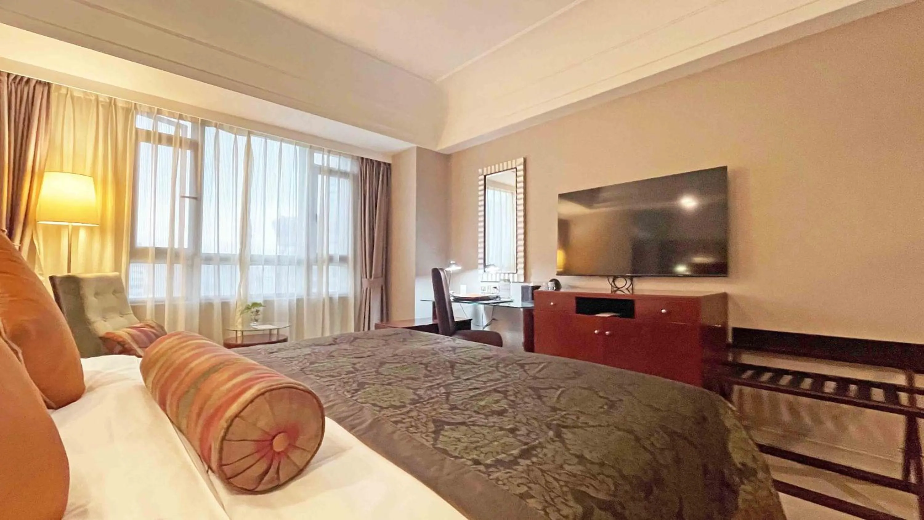 Bed in Merry Hotel Shanghai (Former Rendezvous Merry Hotel Shanghai)