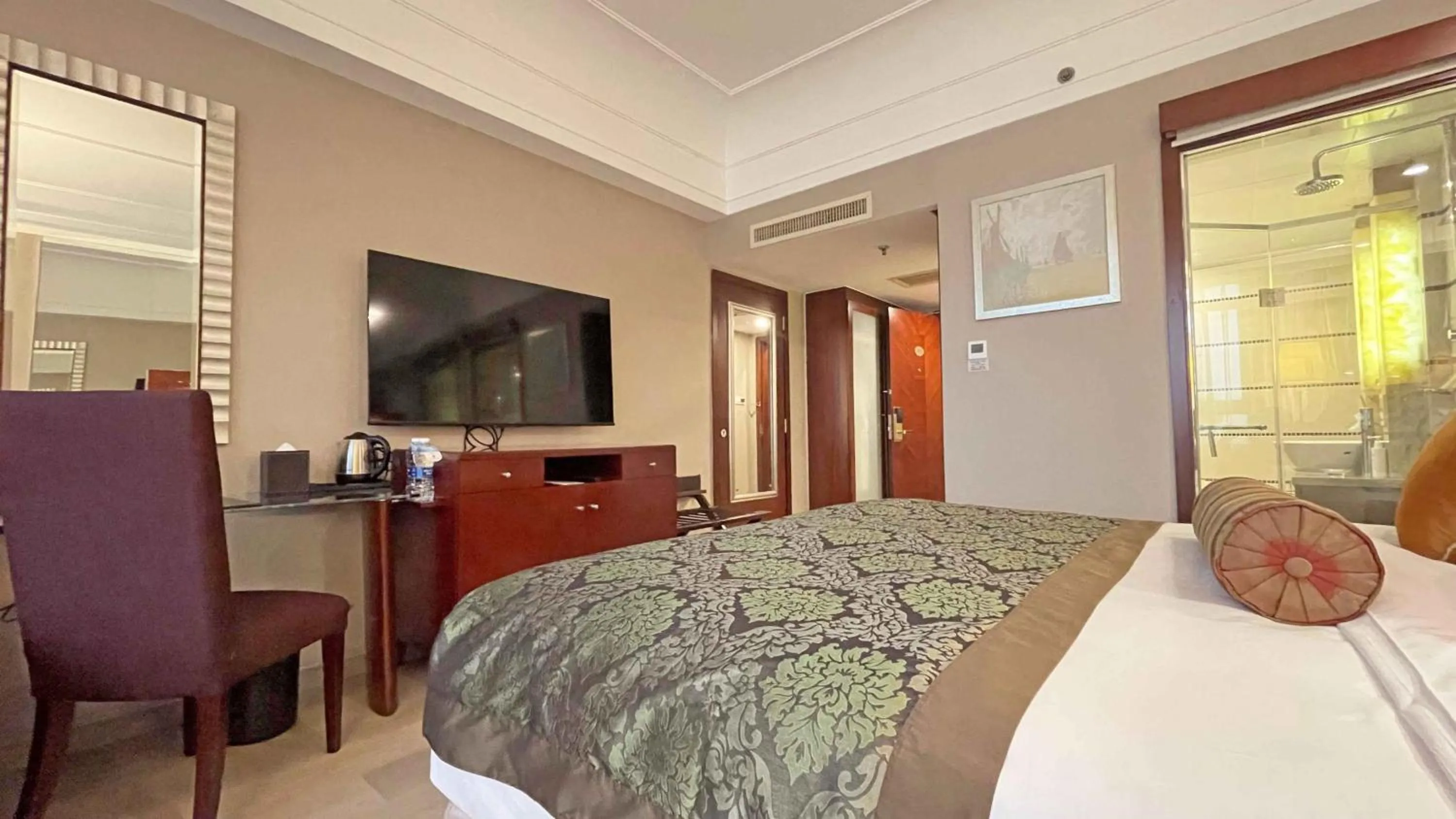 Bed in Merry Hotel Shanghai (Former Rendezvous Merry Hotel Shanghai)