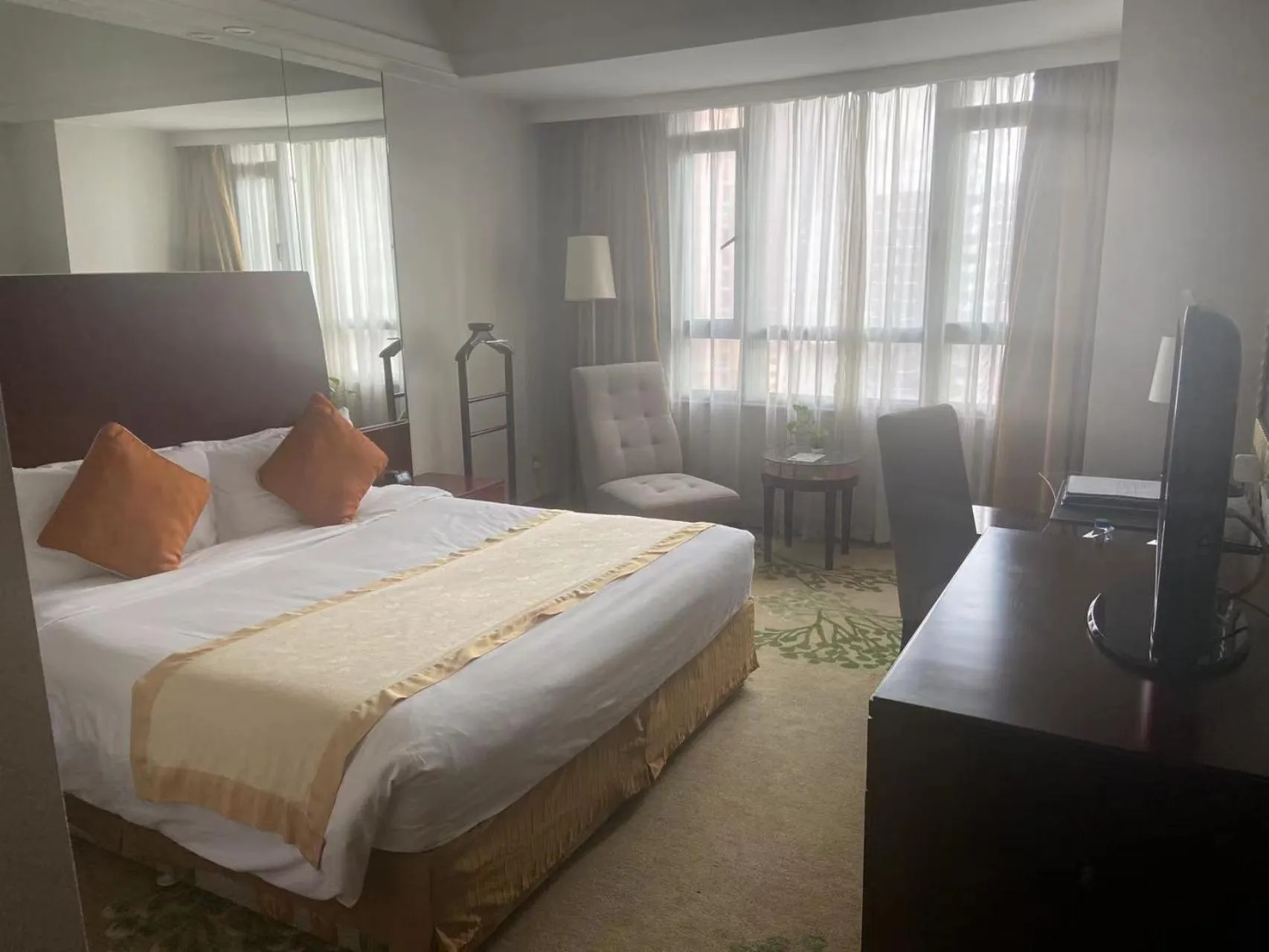 Bed in Merry Hotel Shanghai (Former Rendezvous Merry Hotel Shanghai)