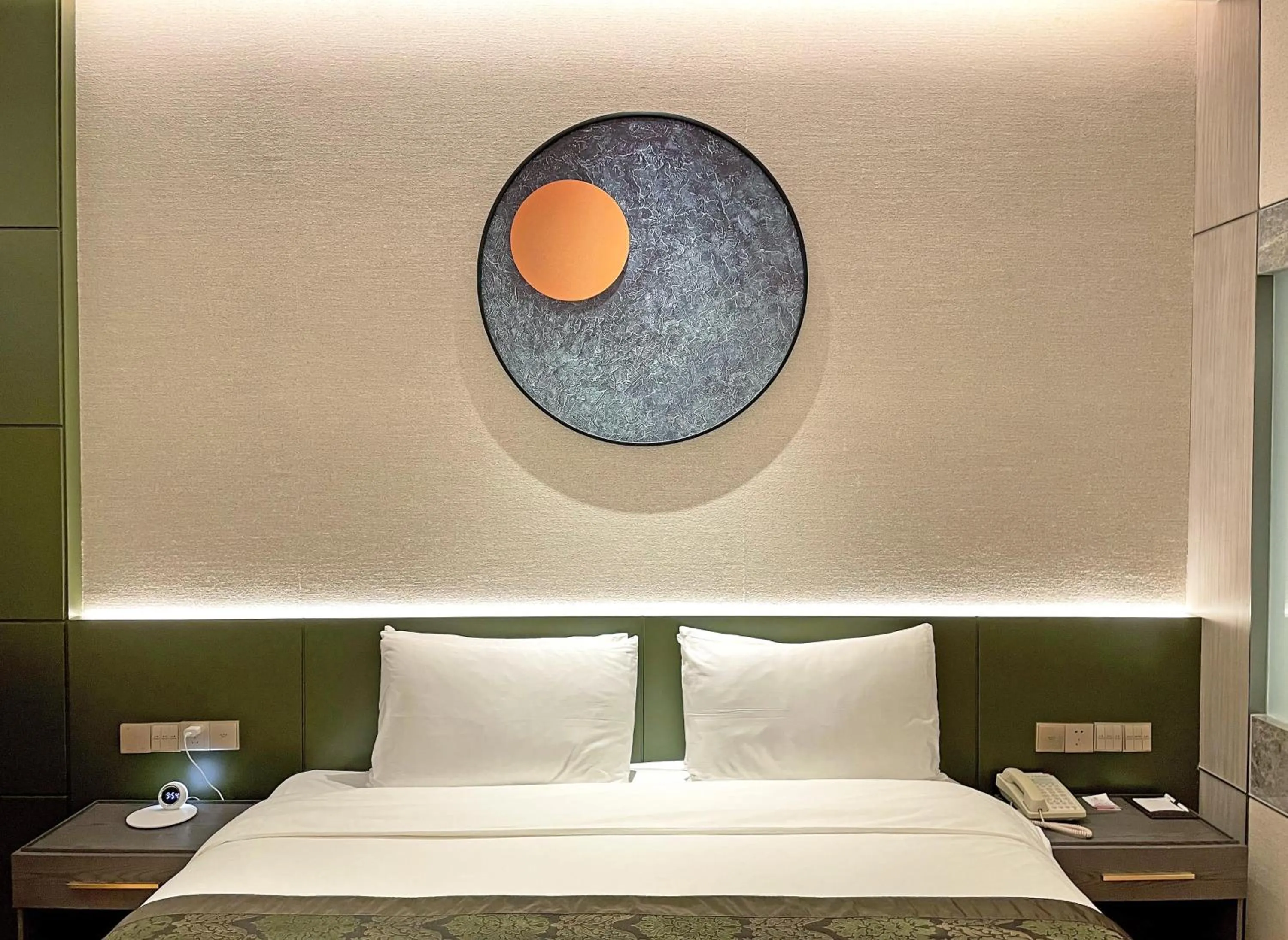 Bed in Merry Hotel Shanghai (Former Rendezvous Merry Hotel Shanghai)