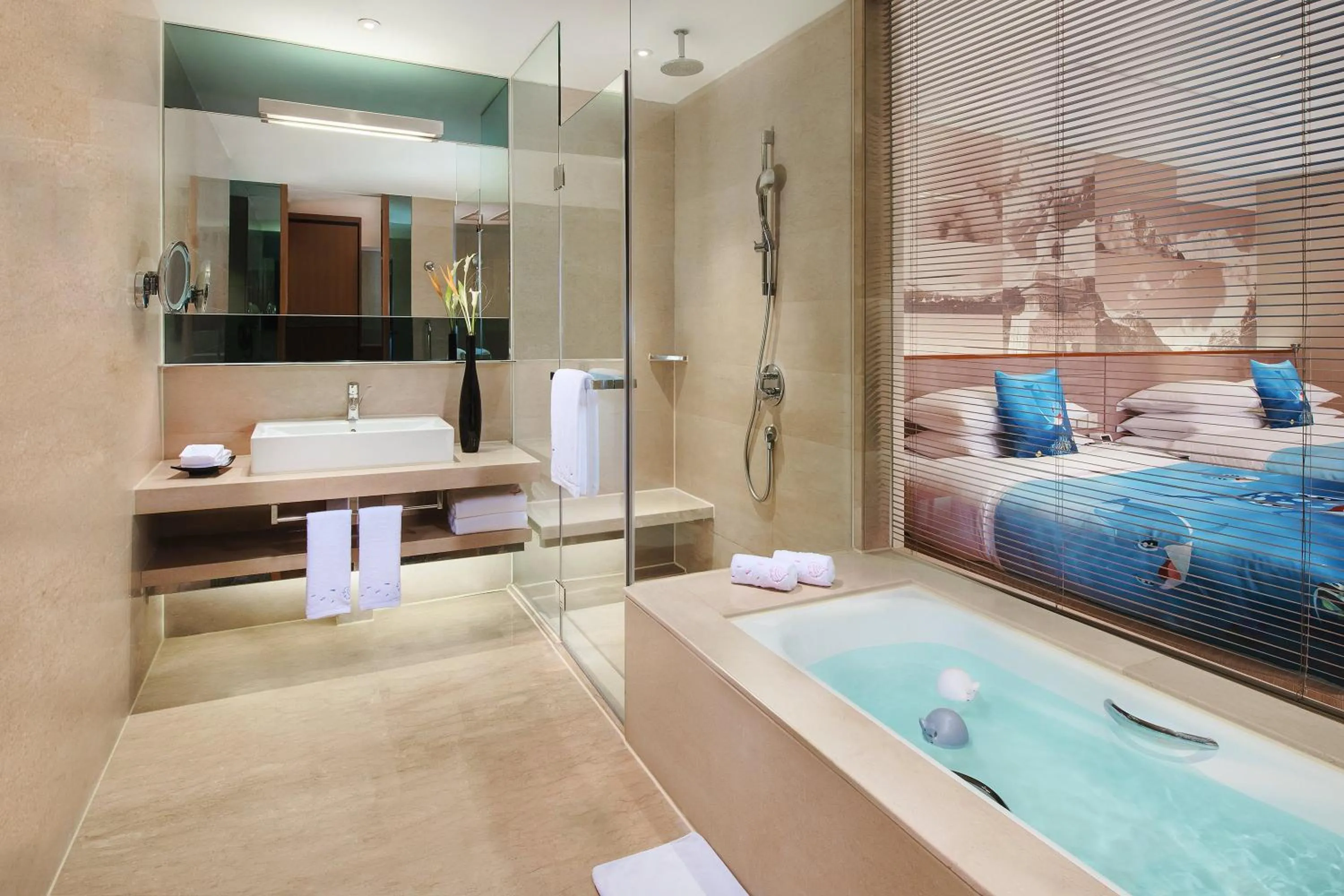 Bathroom, Bed in Crowne Plaza Beijing Sun Palace, an IHG Hotel