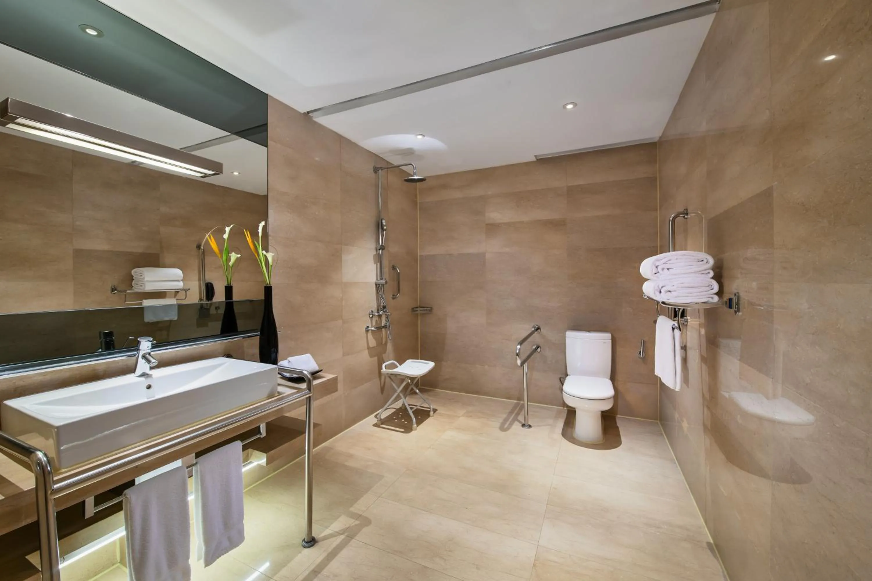 Photo of the whole room in Crowne Plaza Beijing Sun Palace, an IHG Hotel