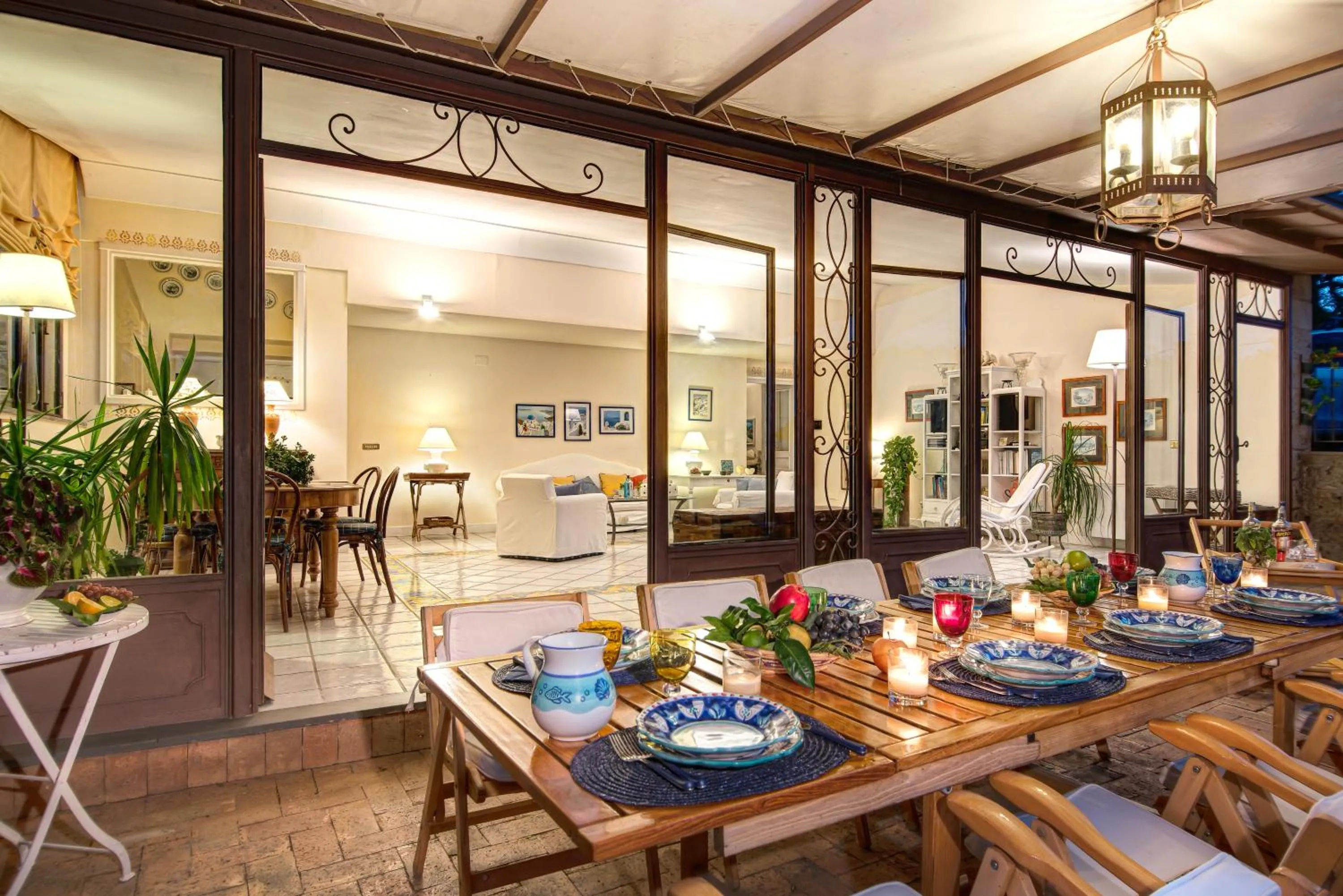 Dining area in Country Lemonvilla