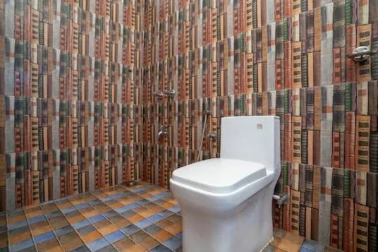 Toilet in Marcelo Place 3