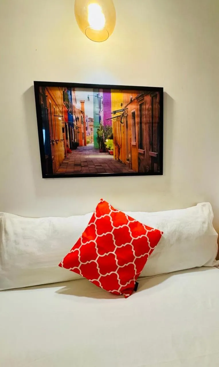 Decorative detail, Bed in HALF Hotel, Calangute