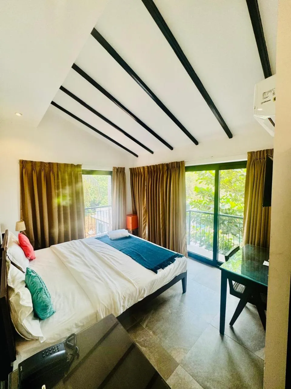 Bedroom, Bed in HALF Hotel, Calangute