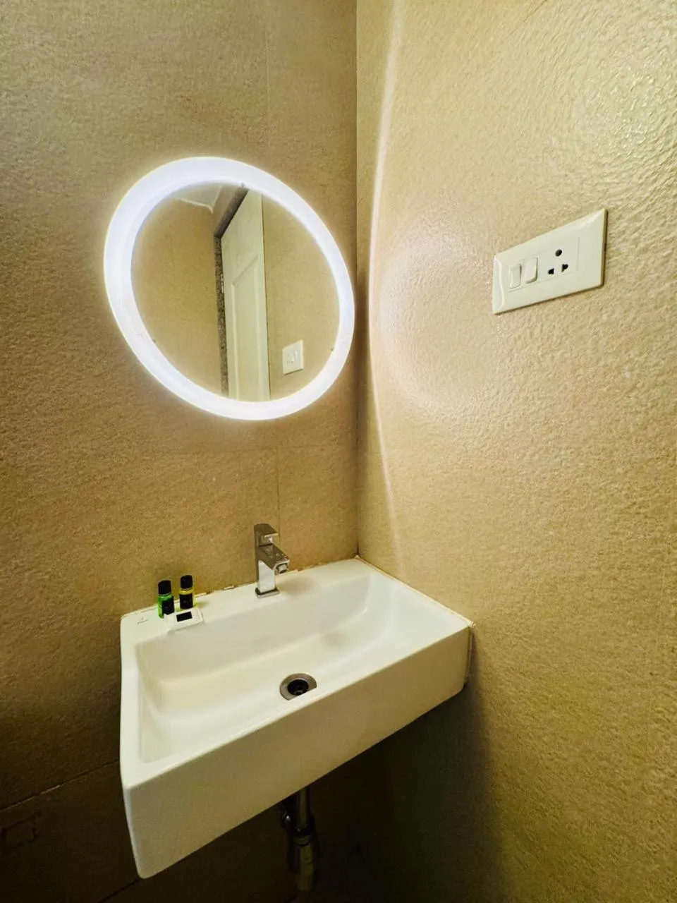 Bathroom in HALF Hotel, Calangute