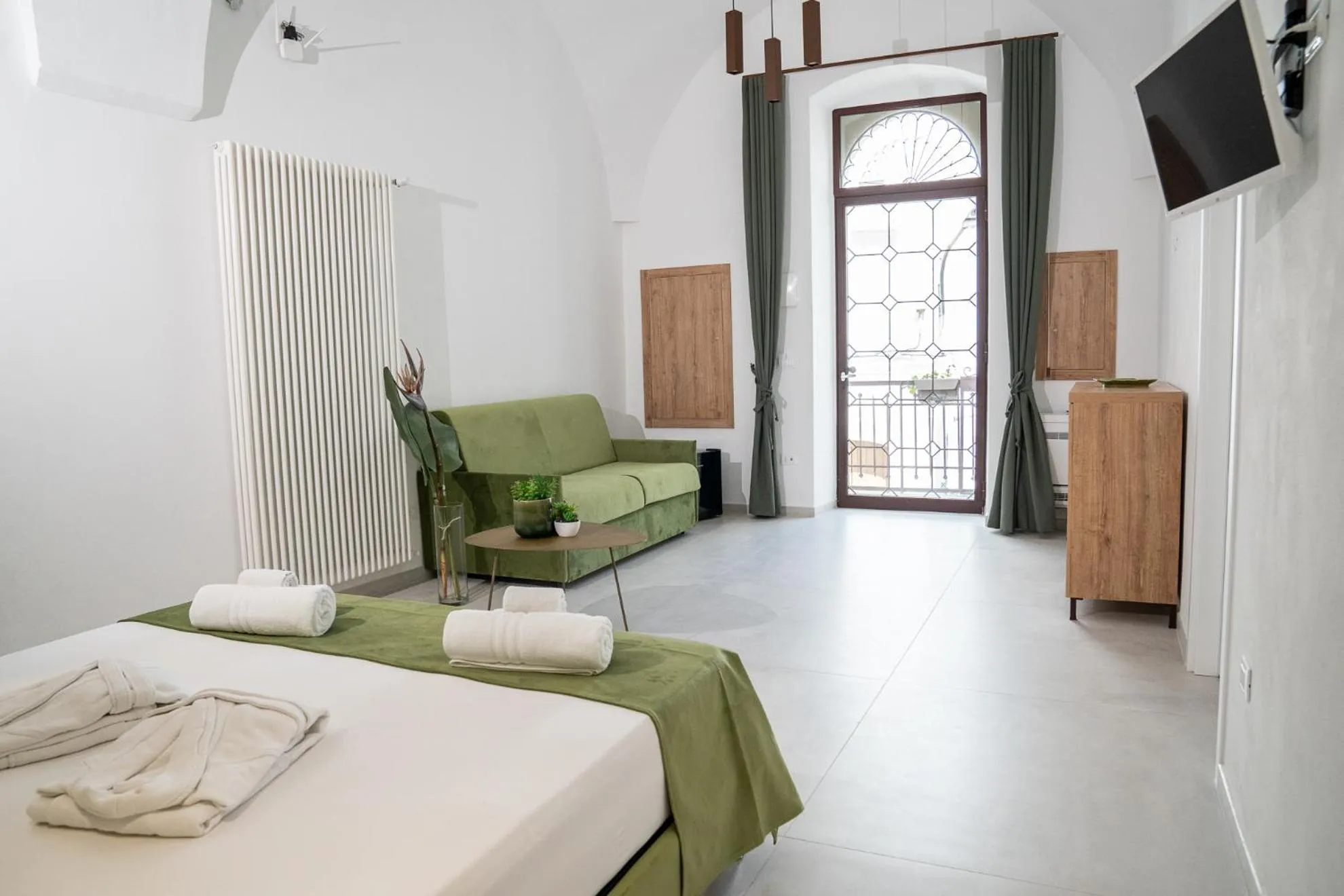 Photo of the whole room, Bed in La Bella Ostuni Suites