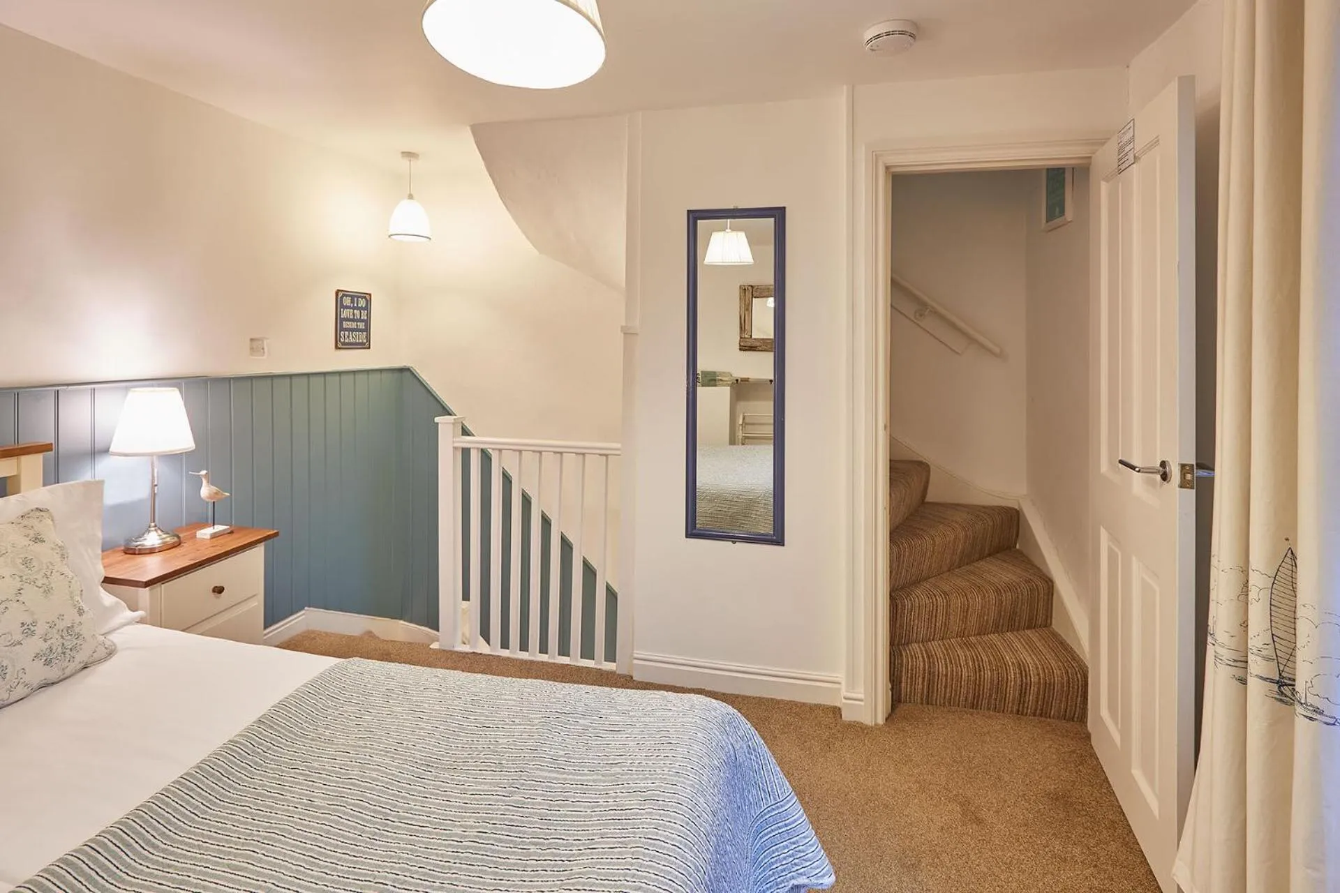 Bedroom, Bed in Seashell Cottage
