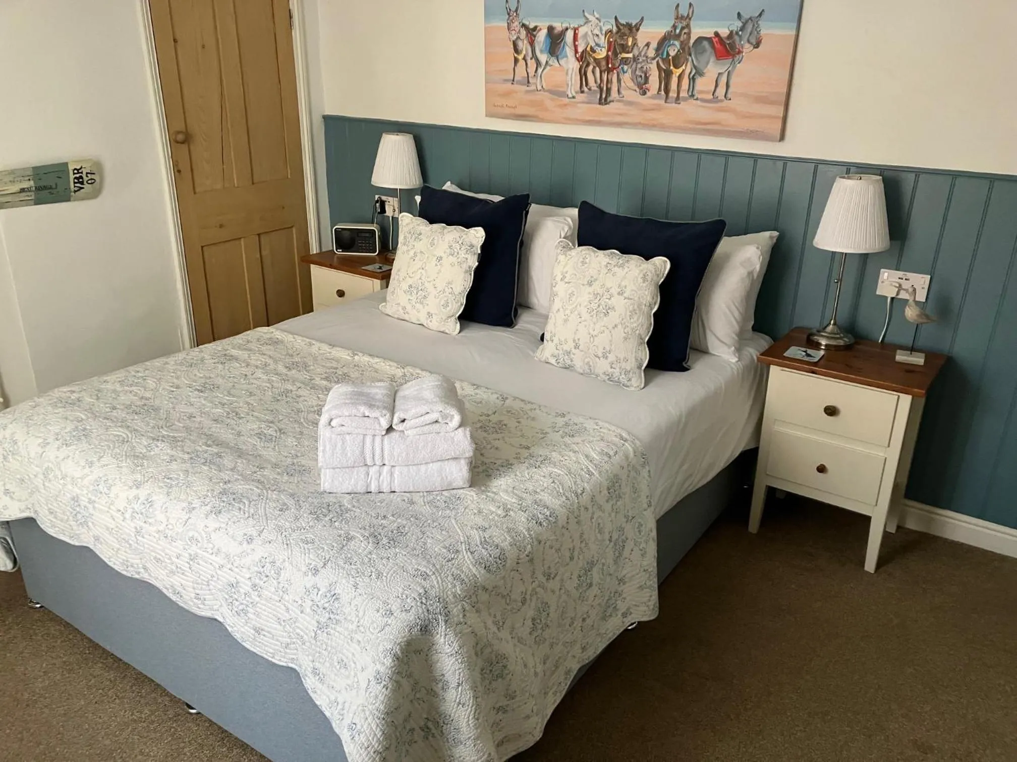 Bedroom, Bed in Seashell Cottage