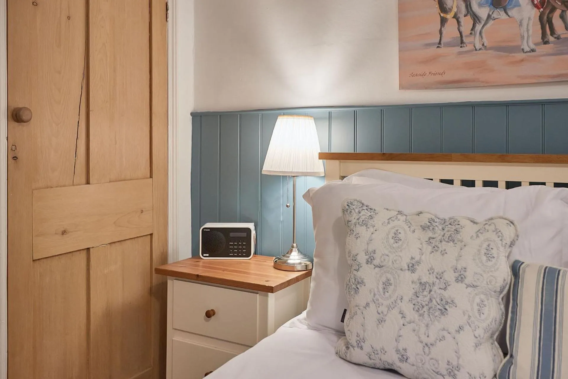 Bedroom, Bed in Seashell Cottage