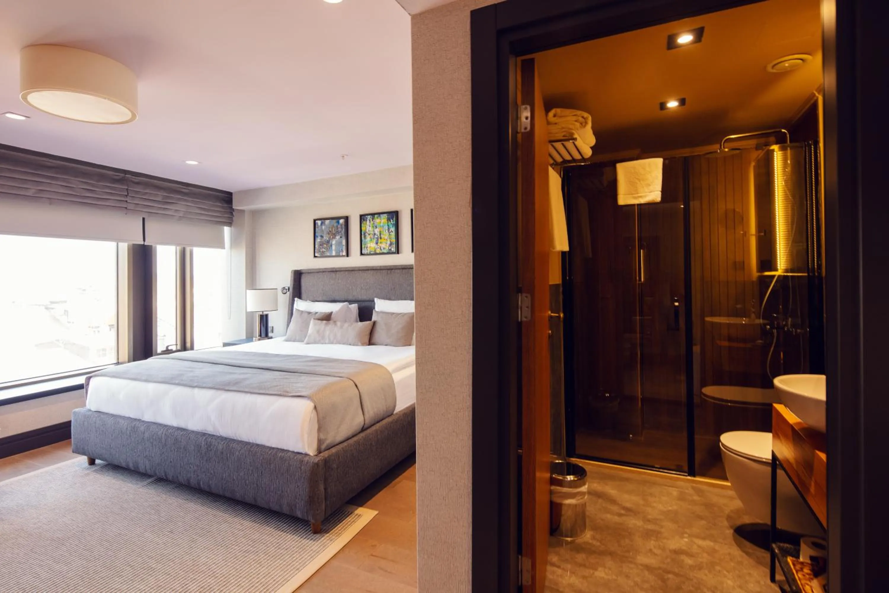 Shower, Bed in Root Karaköy