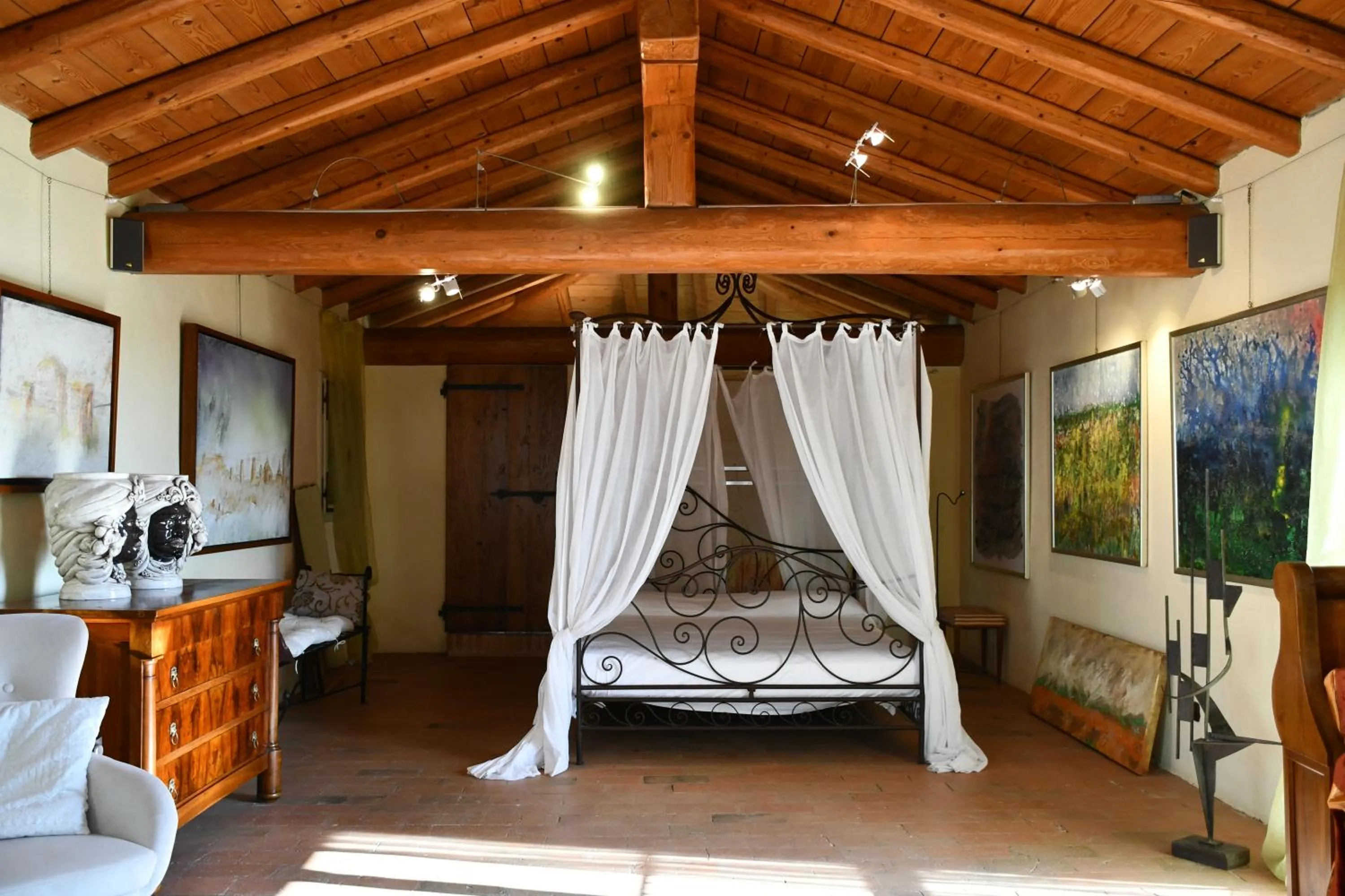 Photo of the whole room, Bed in Palazzo delle Biscie - Old Tower & Village