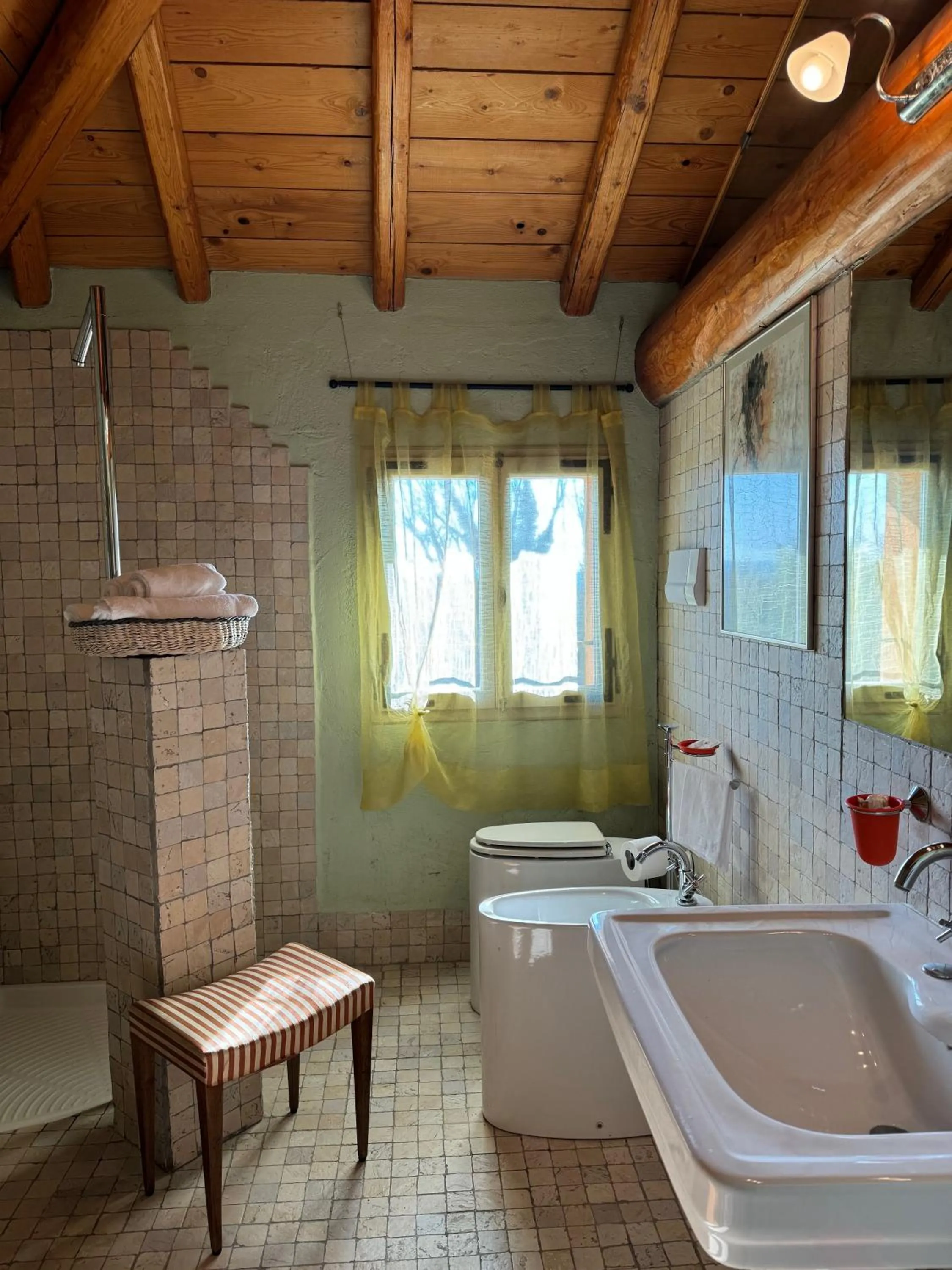 Bathroom in Palazzo delle Biscie - Old Tower & Village