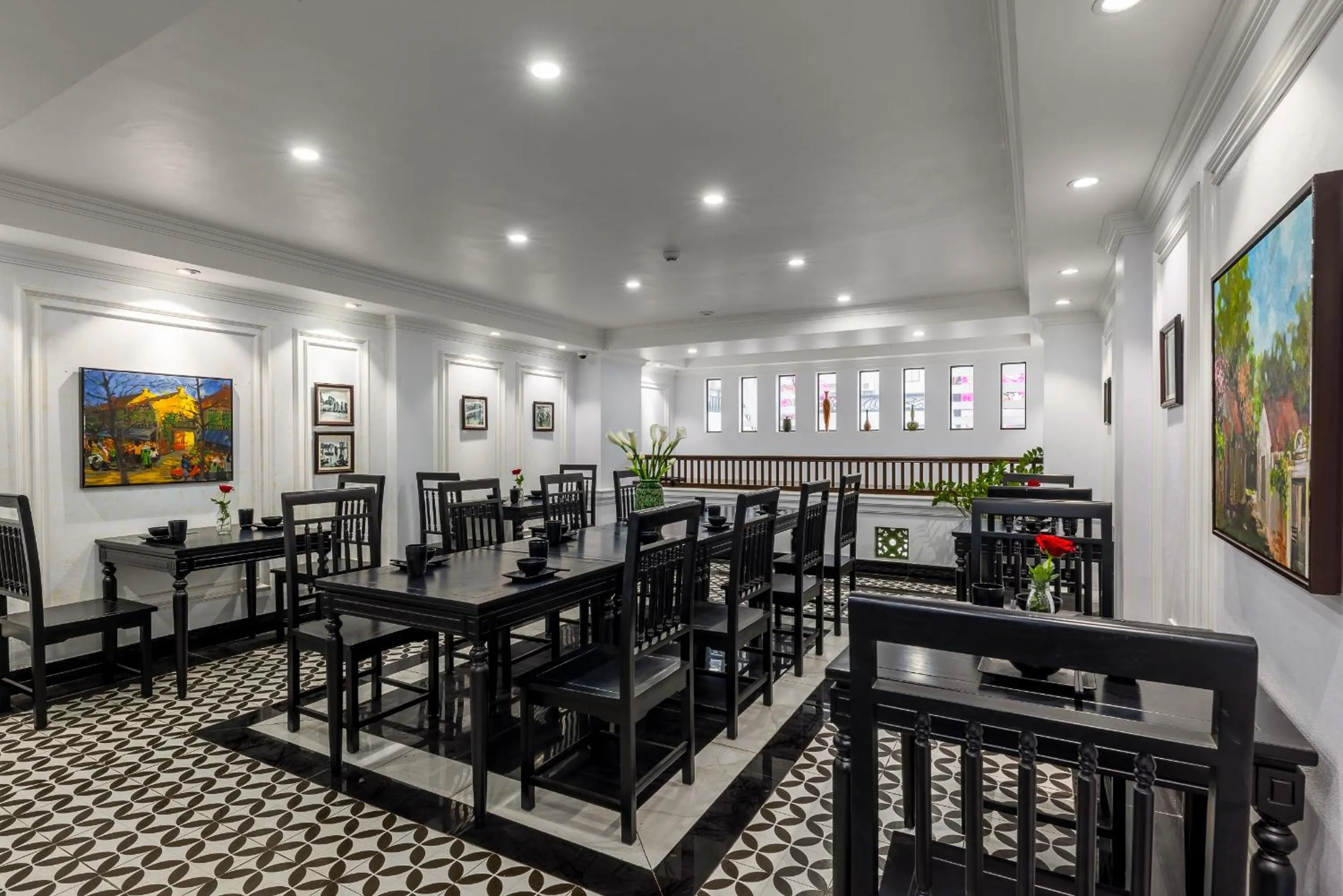 Restaurant/places to eat in Paddy Hotel