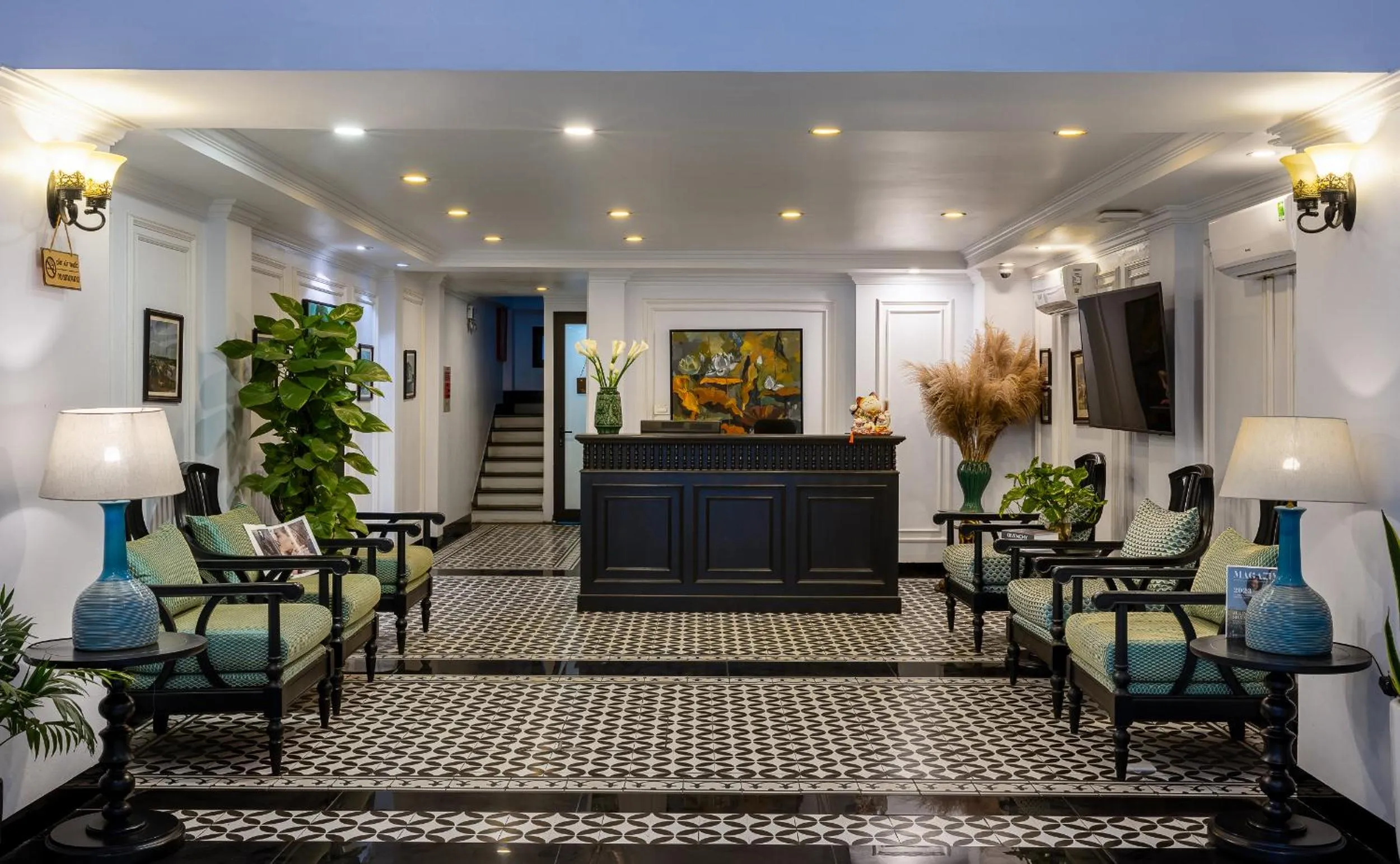 Lobby or reception in Paddy Hotel