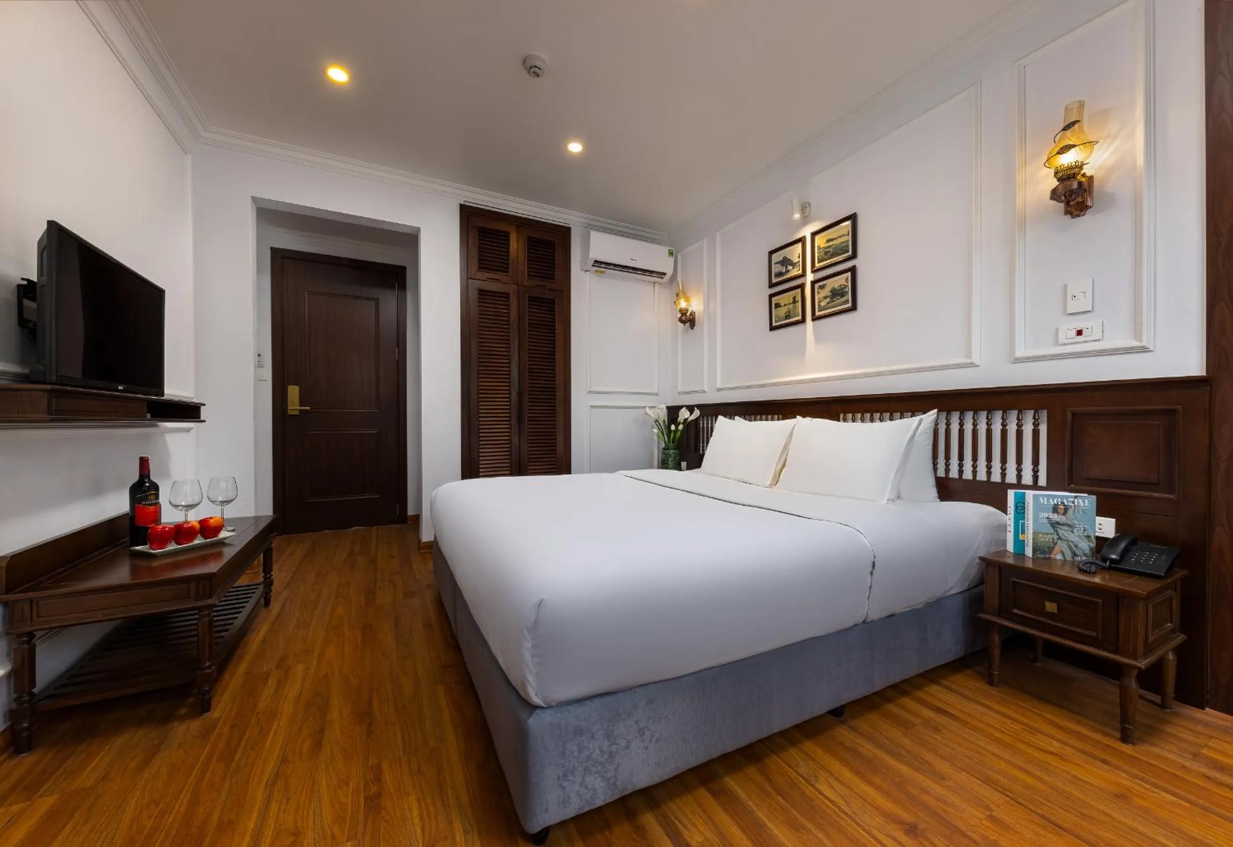 Bedroom, Bed in Paddy Hotel