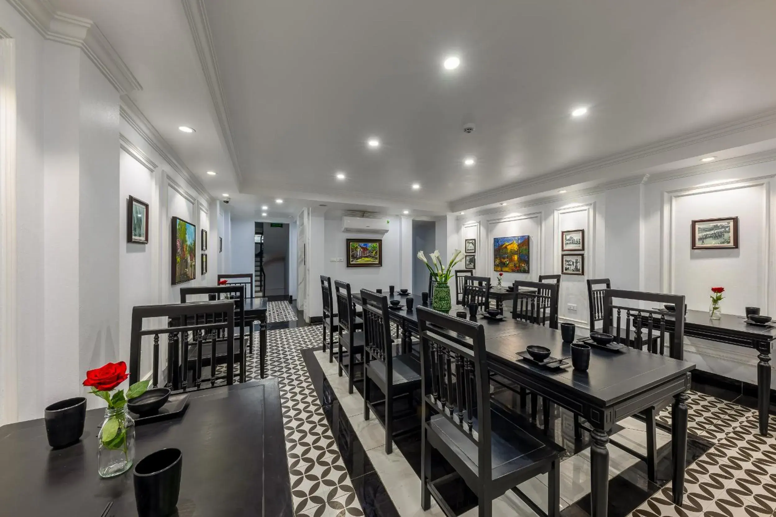 Restaurant/places to eat in Paddy Hotel Restaurant/places to eat in Paddy Hotel