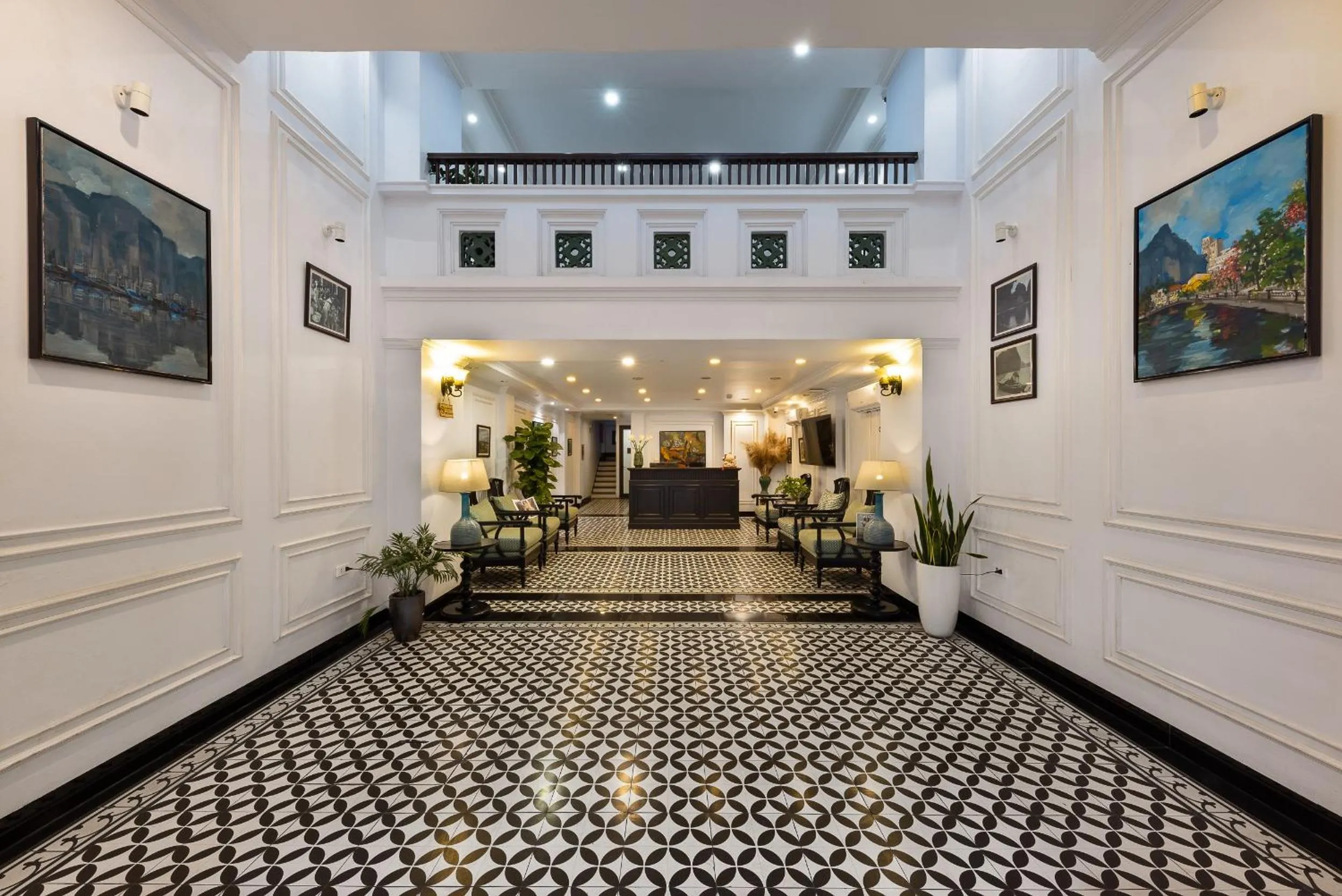 Communal lounge/ TV room in Paddy Hotel