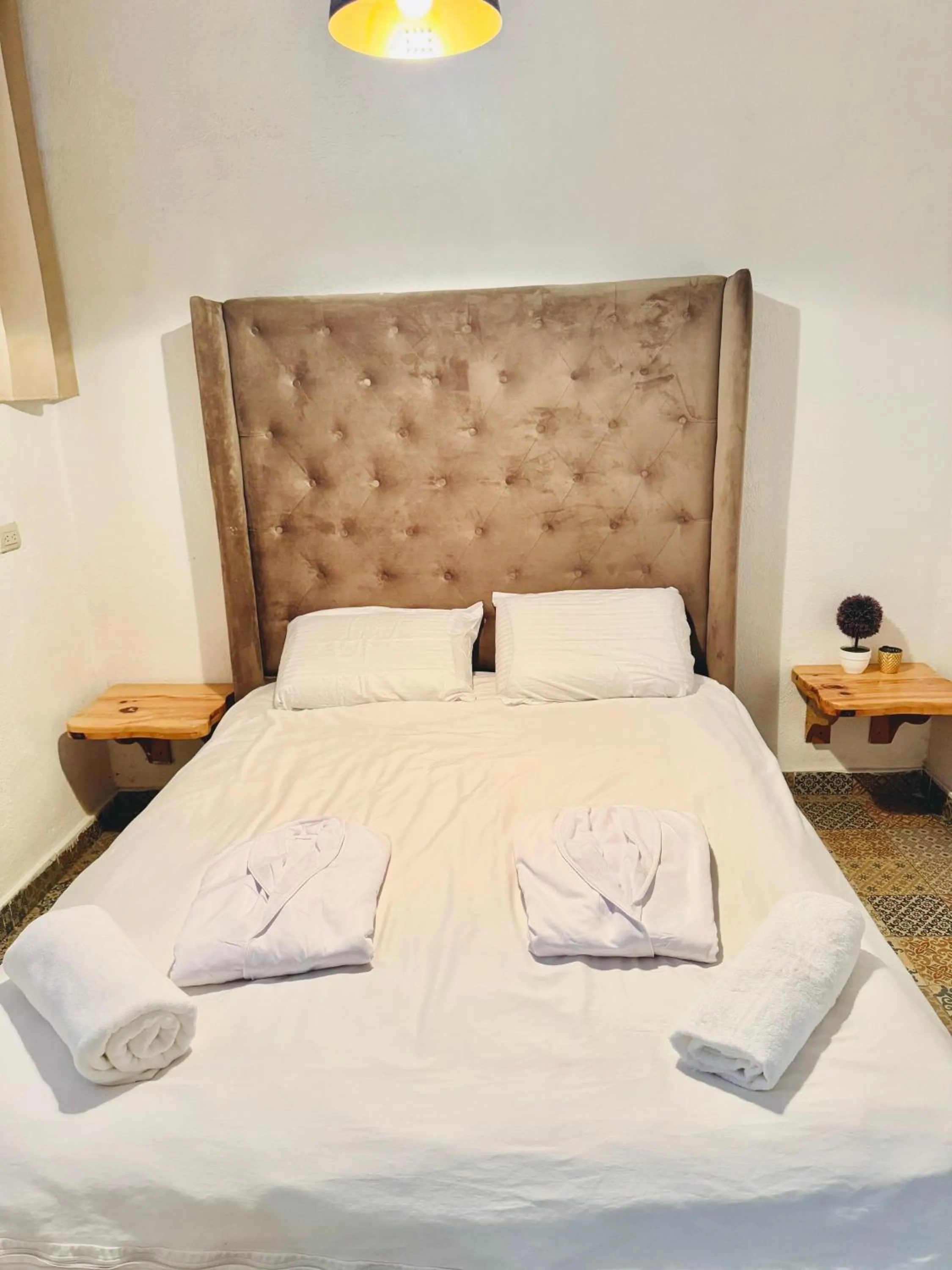 Bed in VENICE by luxury Atitlan