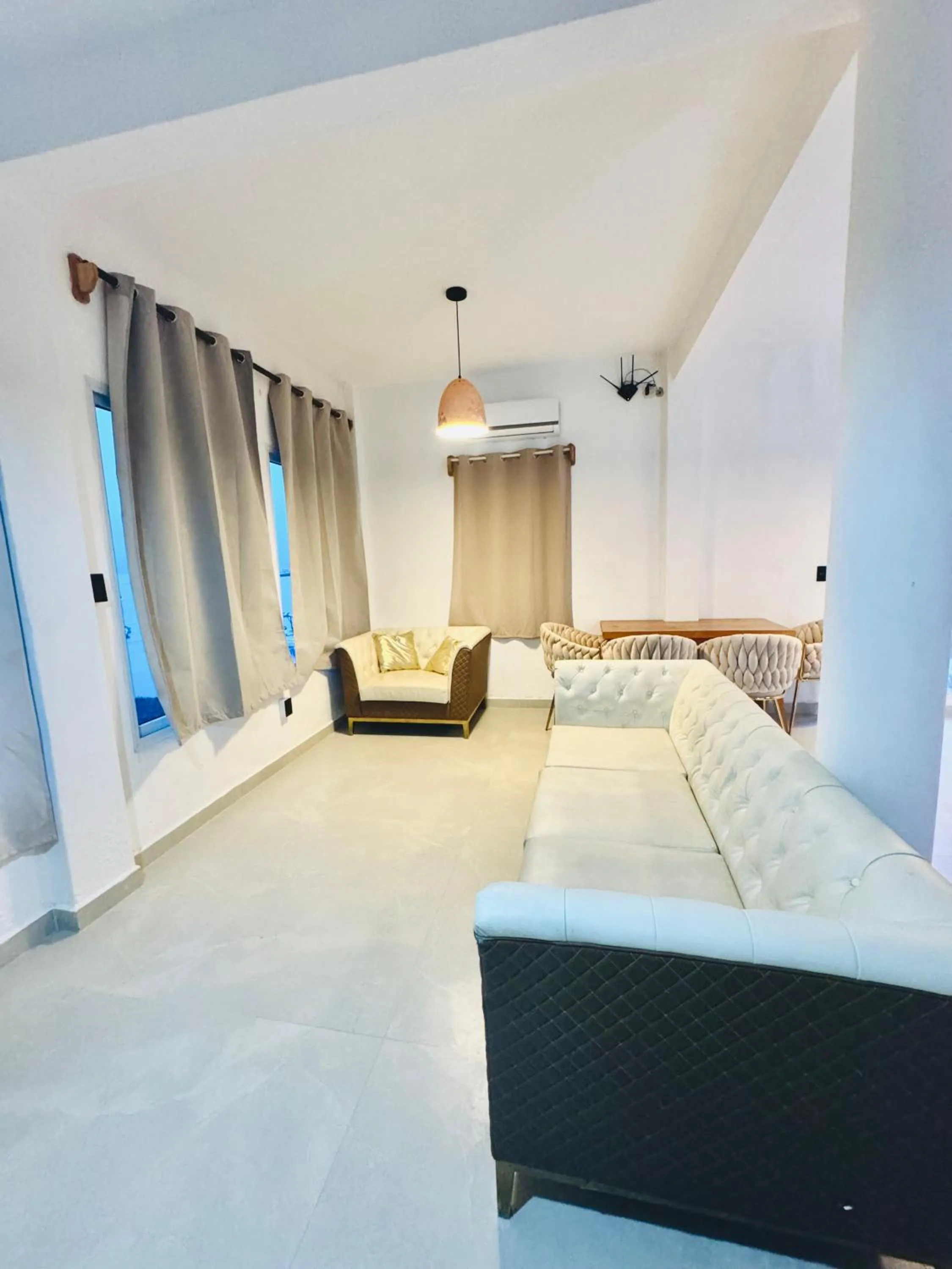 Bed in VENICE by luxury Atitlan