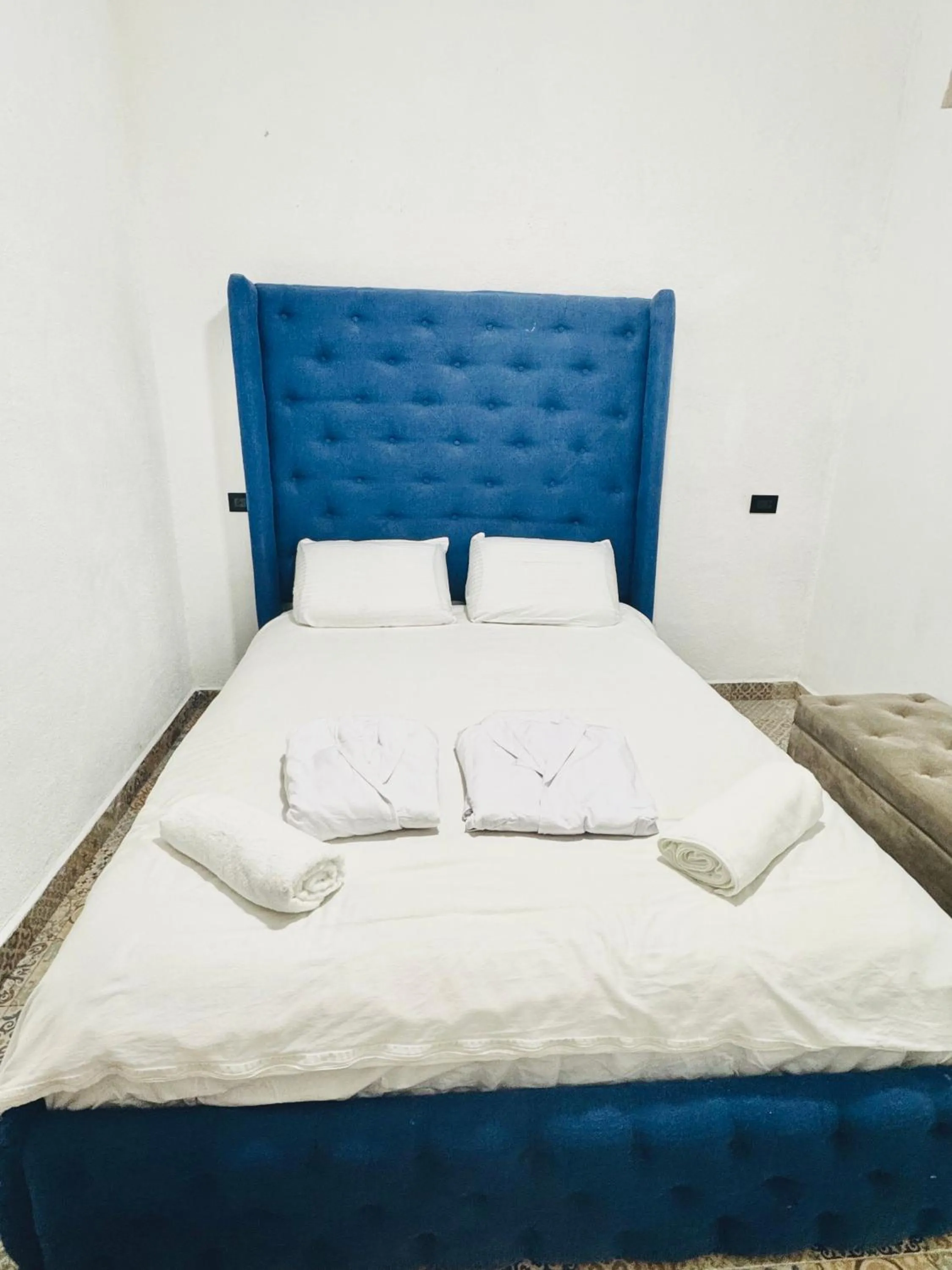 Bed in VENICE by luxury Atitlan