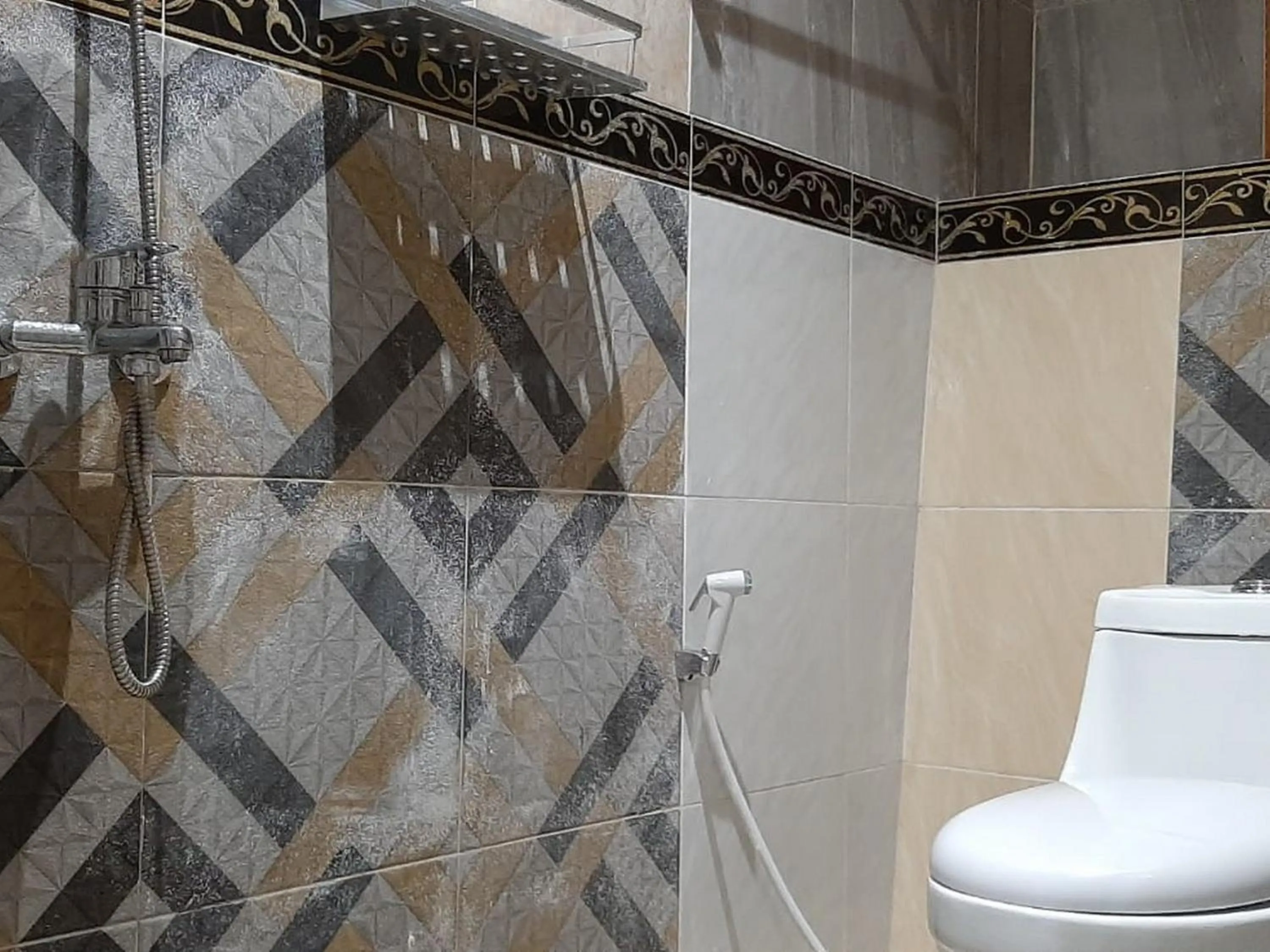 Bathroom in RedDoorz At Hotel Pakem Sari Kaliurang