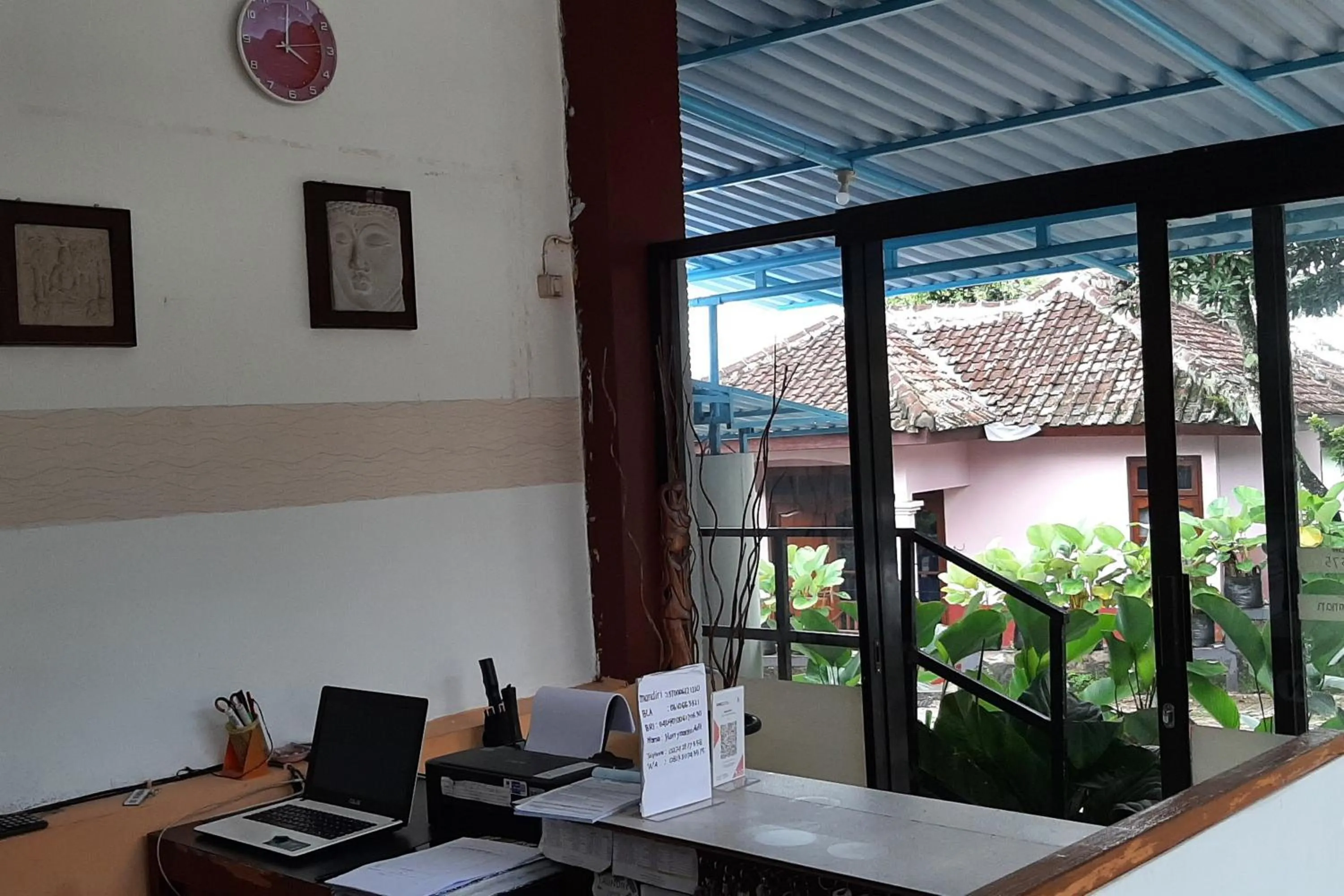 Lobby or reception in RedDoorz At Hotel Pakem Sari Kaliurang