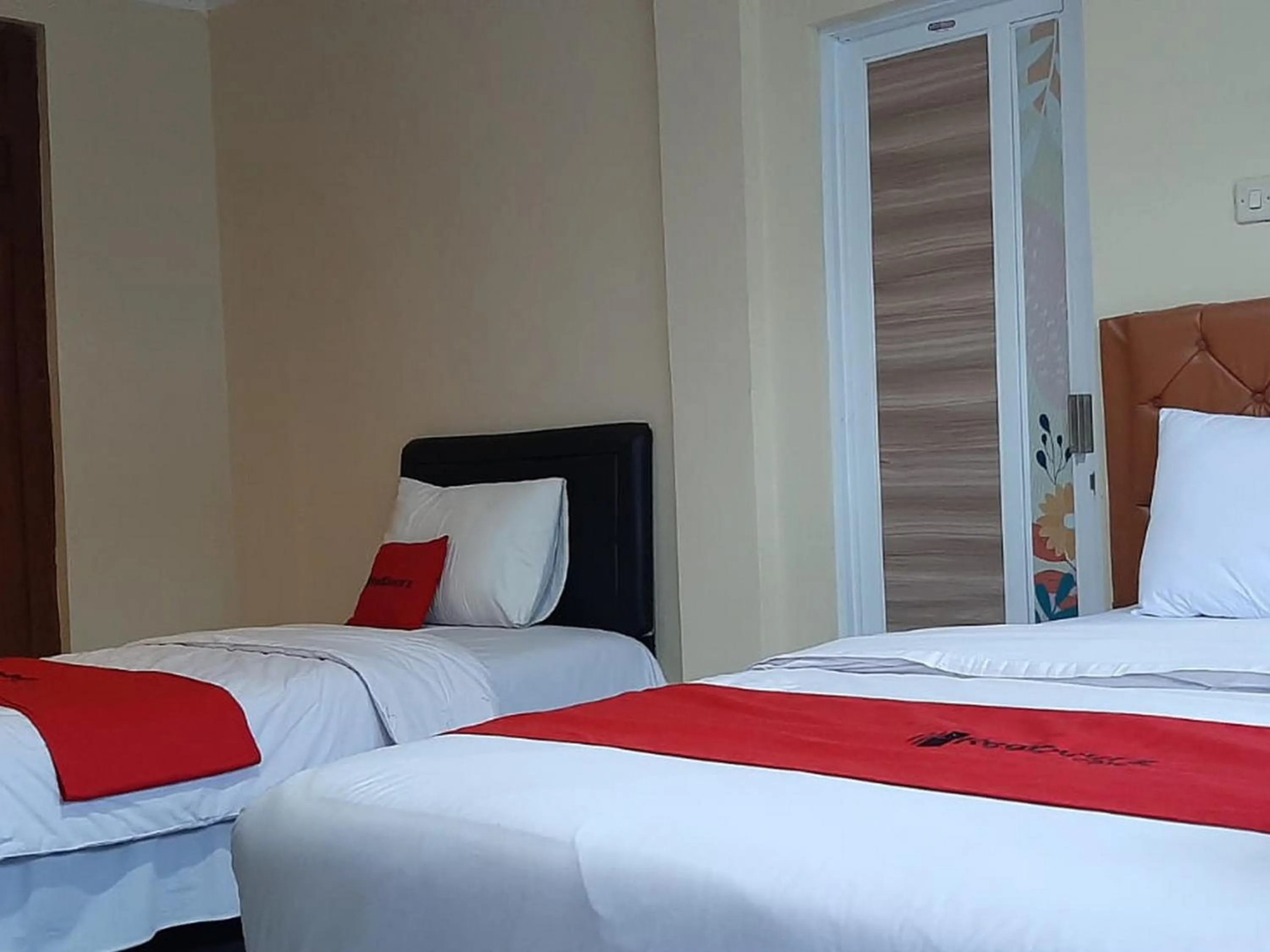 Bed in RedDoorz At Hotel Pakem Sari Kaliurang