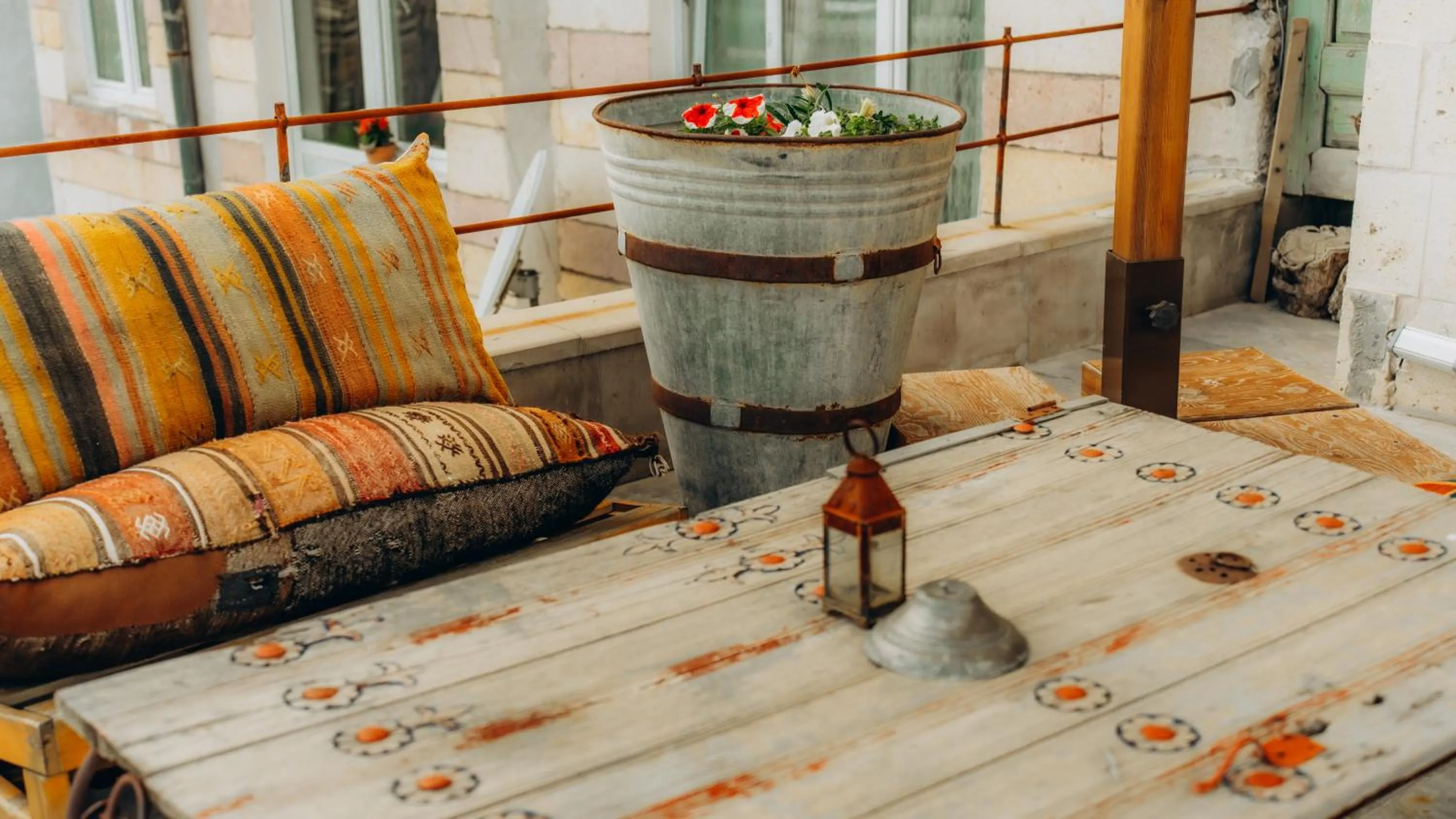 Seating area in Doda Artisanal Cave Hotel 14 Plus