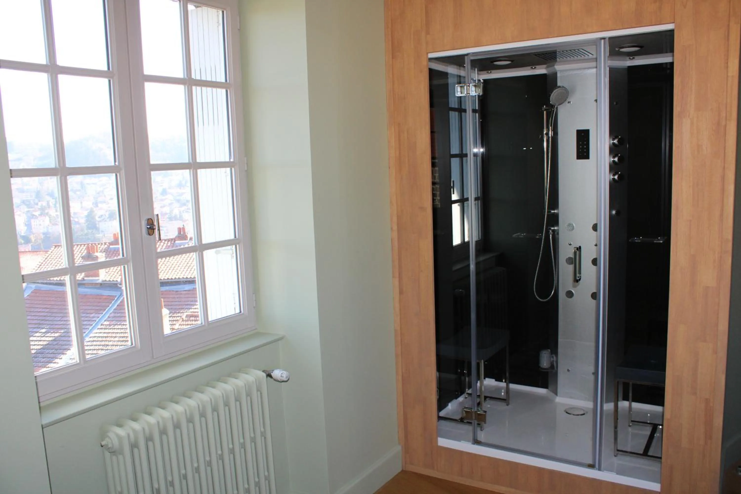 Shower in Les Cimes du Puy-en-Velay