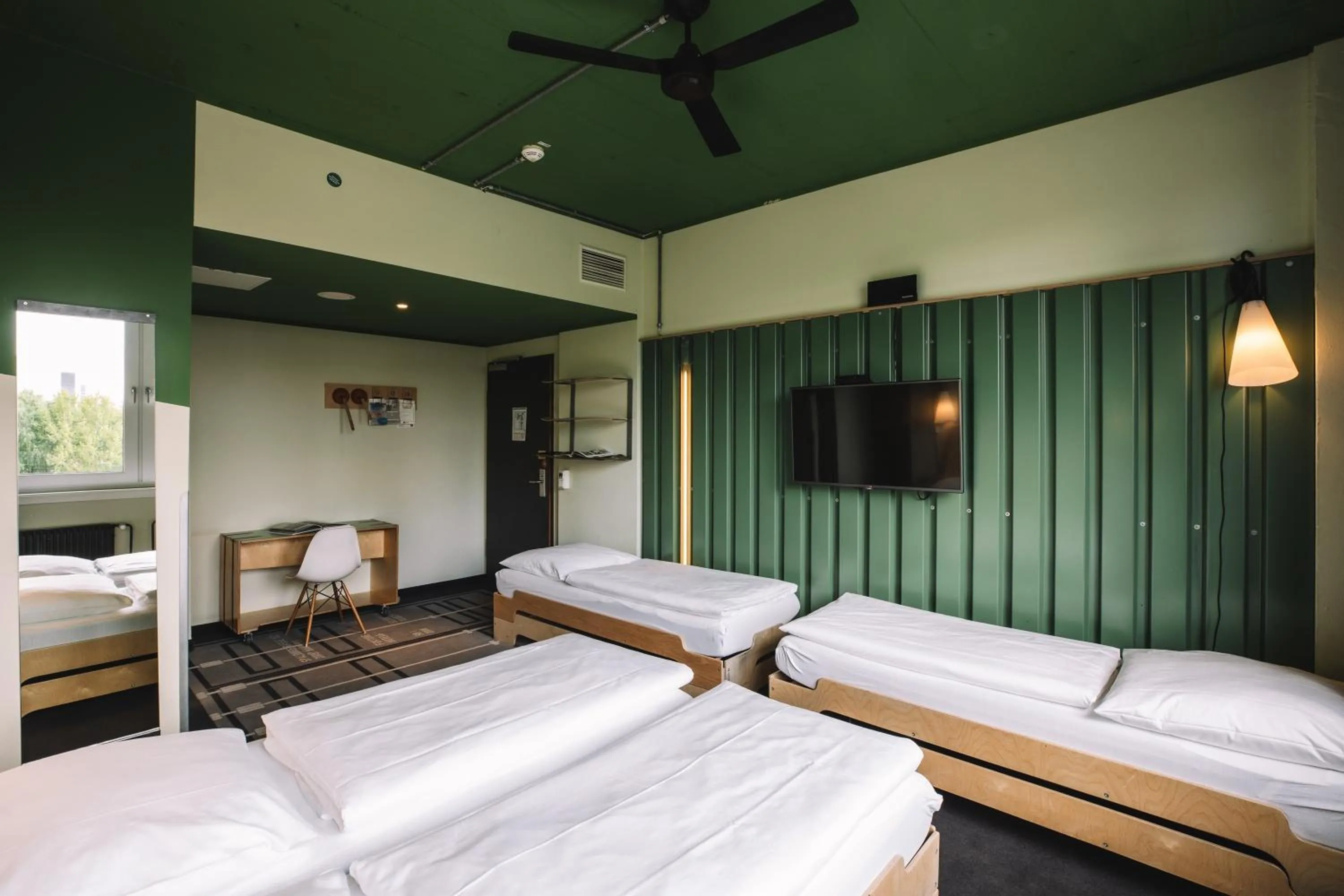 TV and multimedia, Bed in Superbude Hamburg St Georg