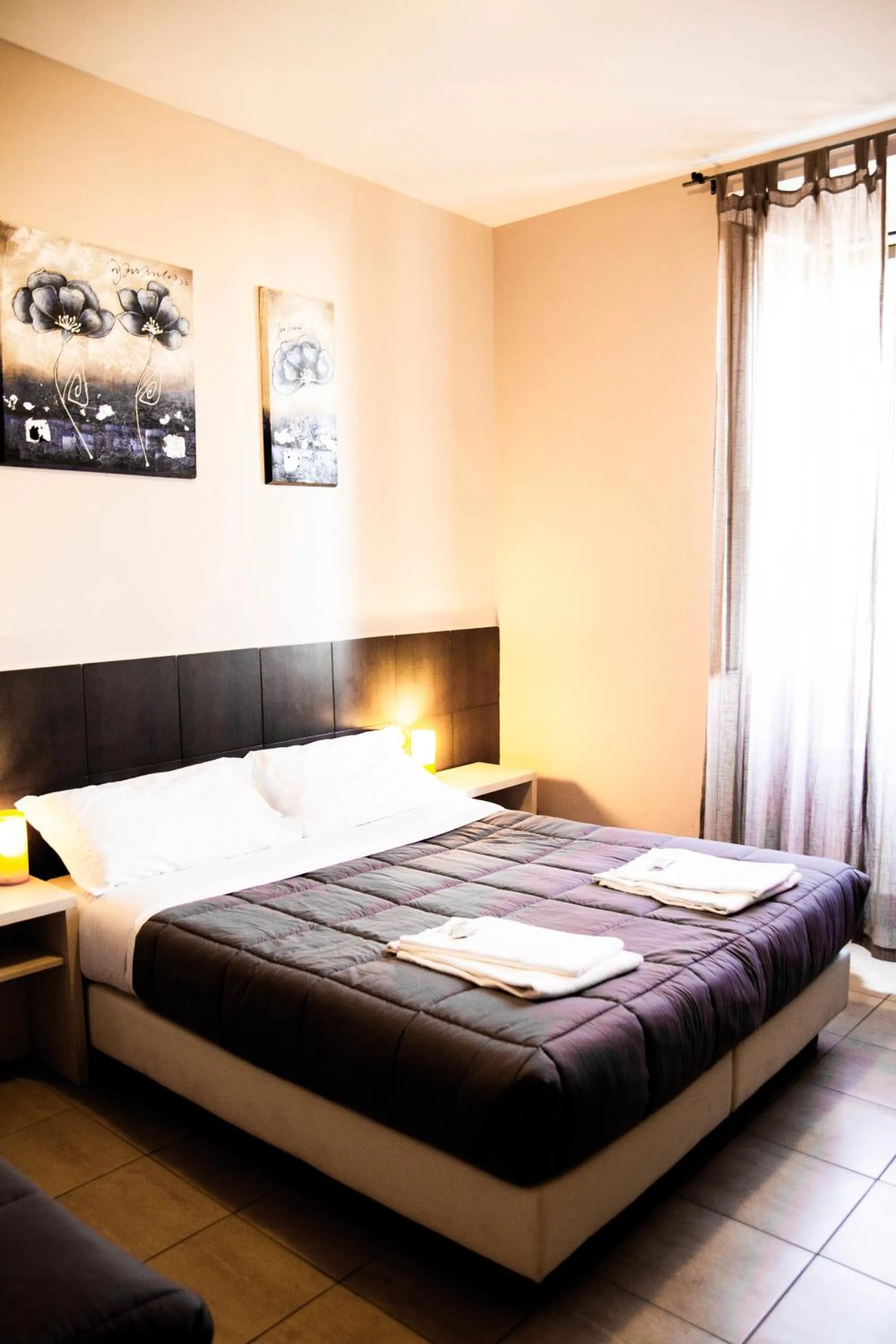 Bedroom, Bed in Mosaic Central Guest House