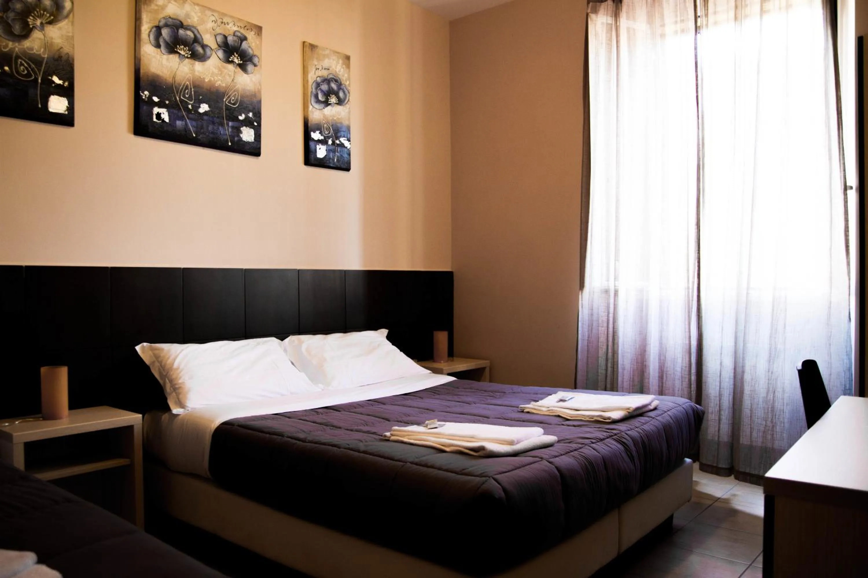 Bedroom, Bed in Mosaic Central Guest House