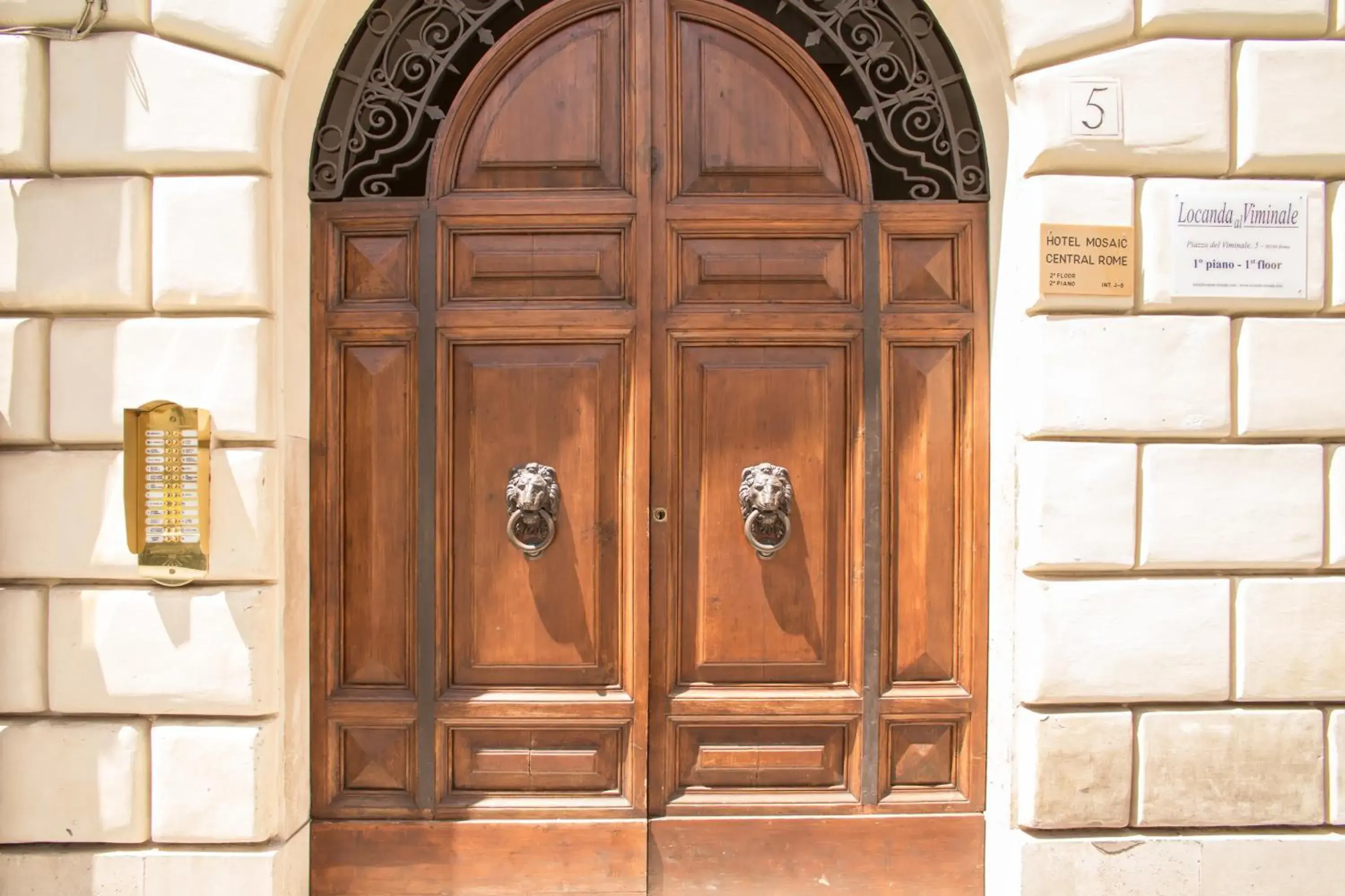 Facade/entrance in Mosaic Central Guest House Facade/entrance in Mosaic Central Guest House