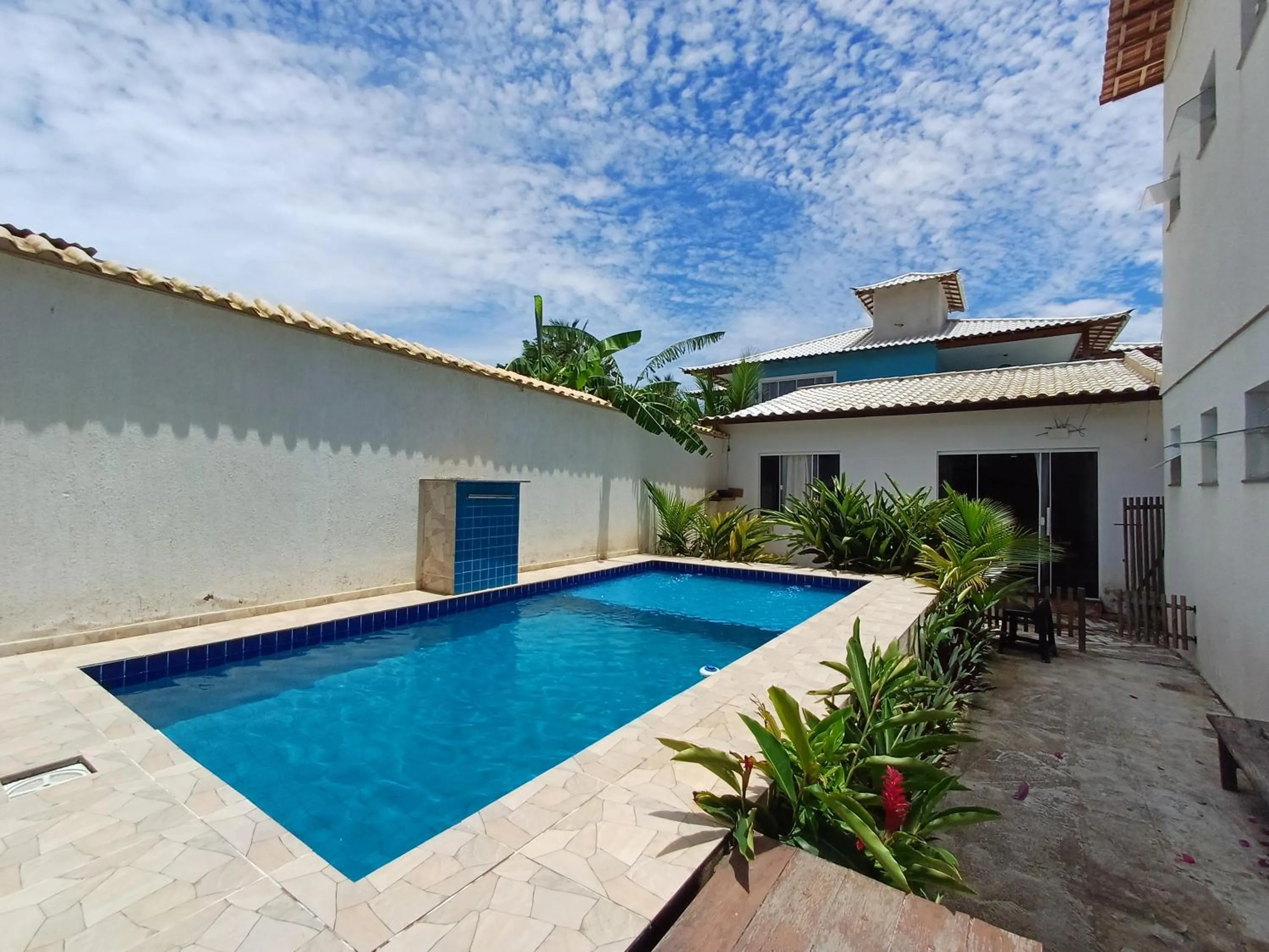 Casa inteira con piscina compartilhada