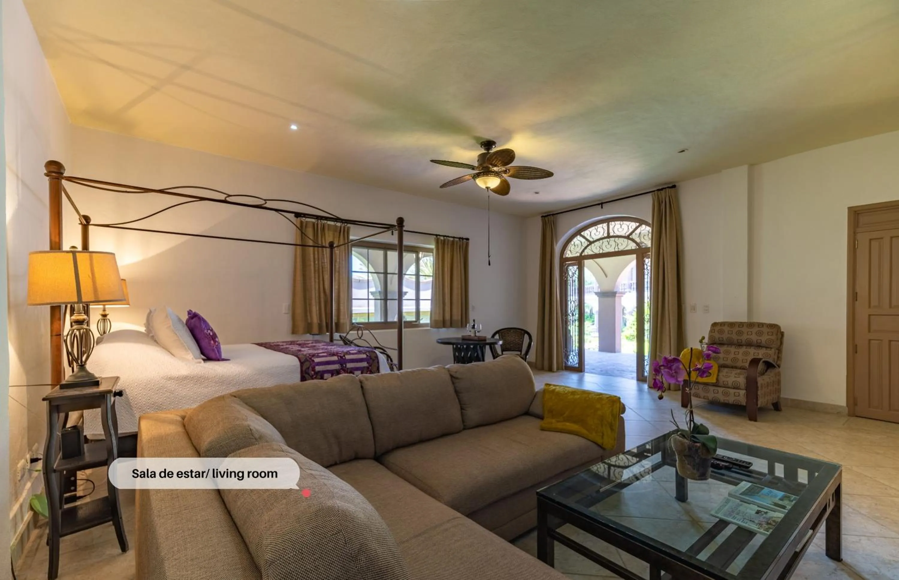 Bed in Casa Las Palmas, San Miguel de Allende