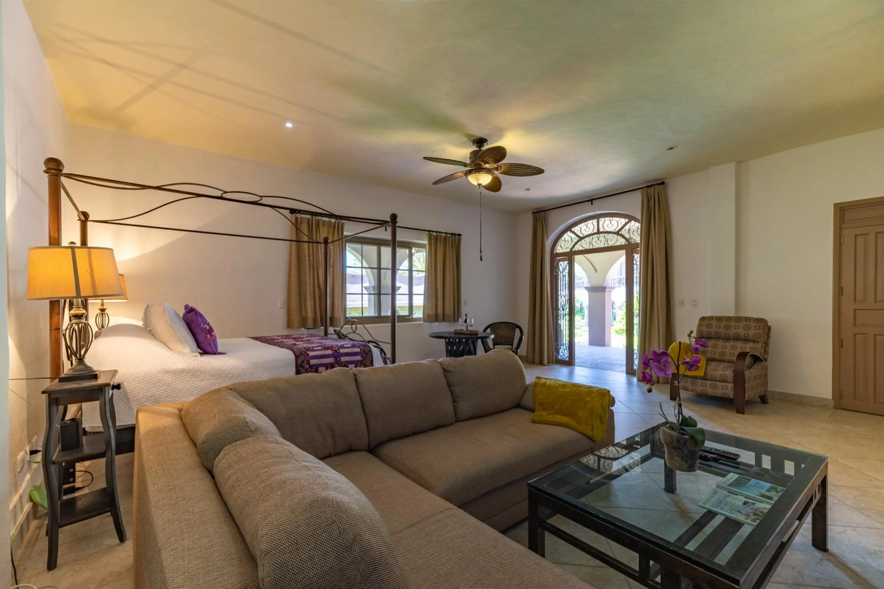 Living room, Bed in Casa Las Palmas, San Miguel de Allende